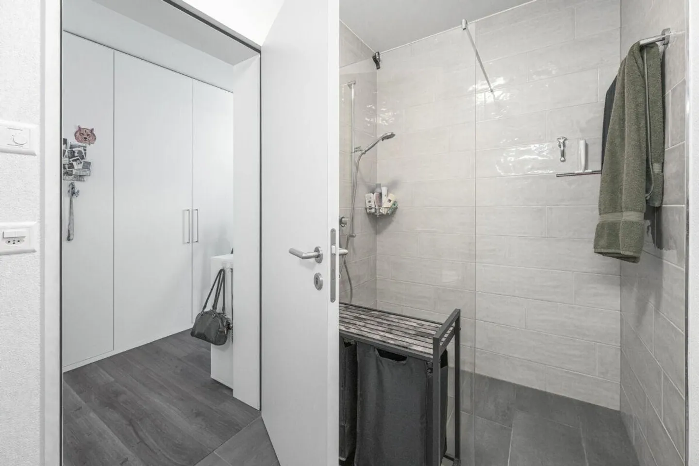 Moderne und neuwertige 2.5 Zimmerwohnung mitten in Suhr - Foto 3 di 9