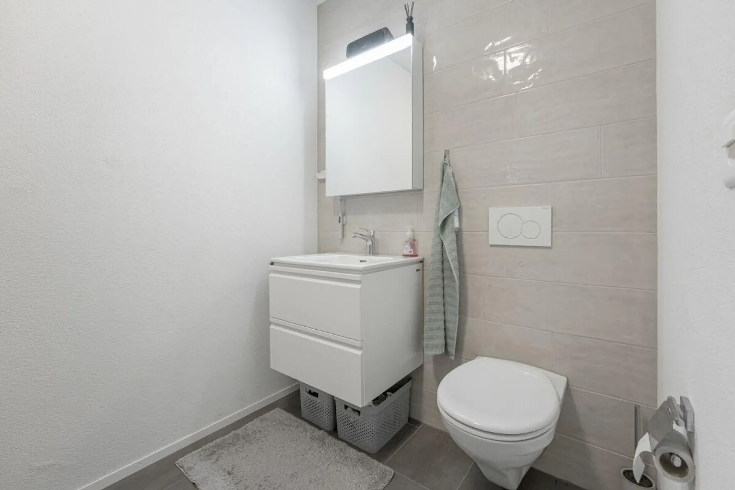 Moderne und neuwertige 2.5 Zimmerwohnung mitten in Suhr - Foto 4 di 9