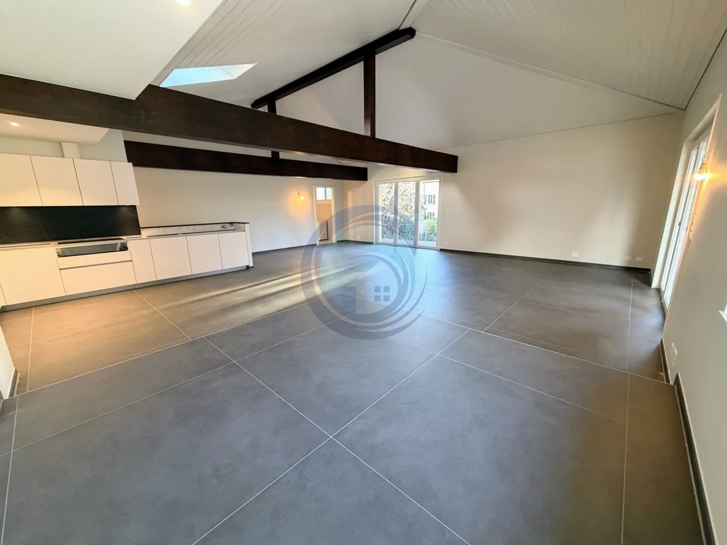 MAGNIFICENT 5.5-ROOM APARTMENT IN THE CENTER - Photo 3 of 25