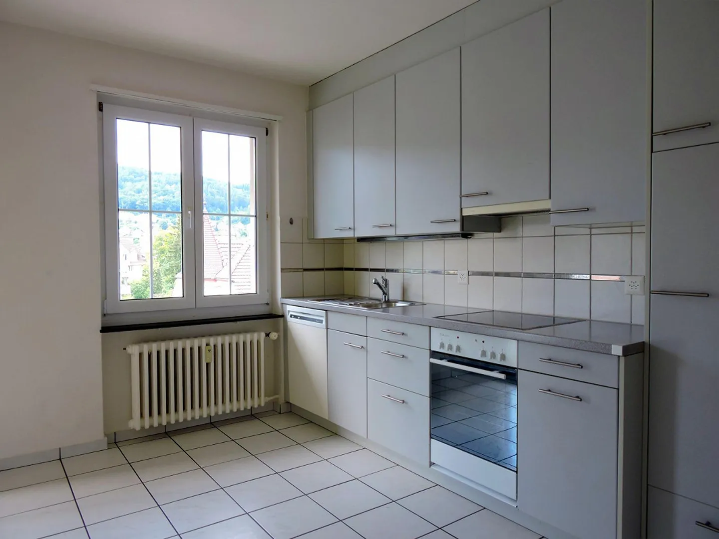Appartamento luminoso con due balconi - Foto 6 di 11