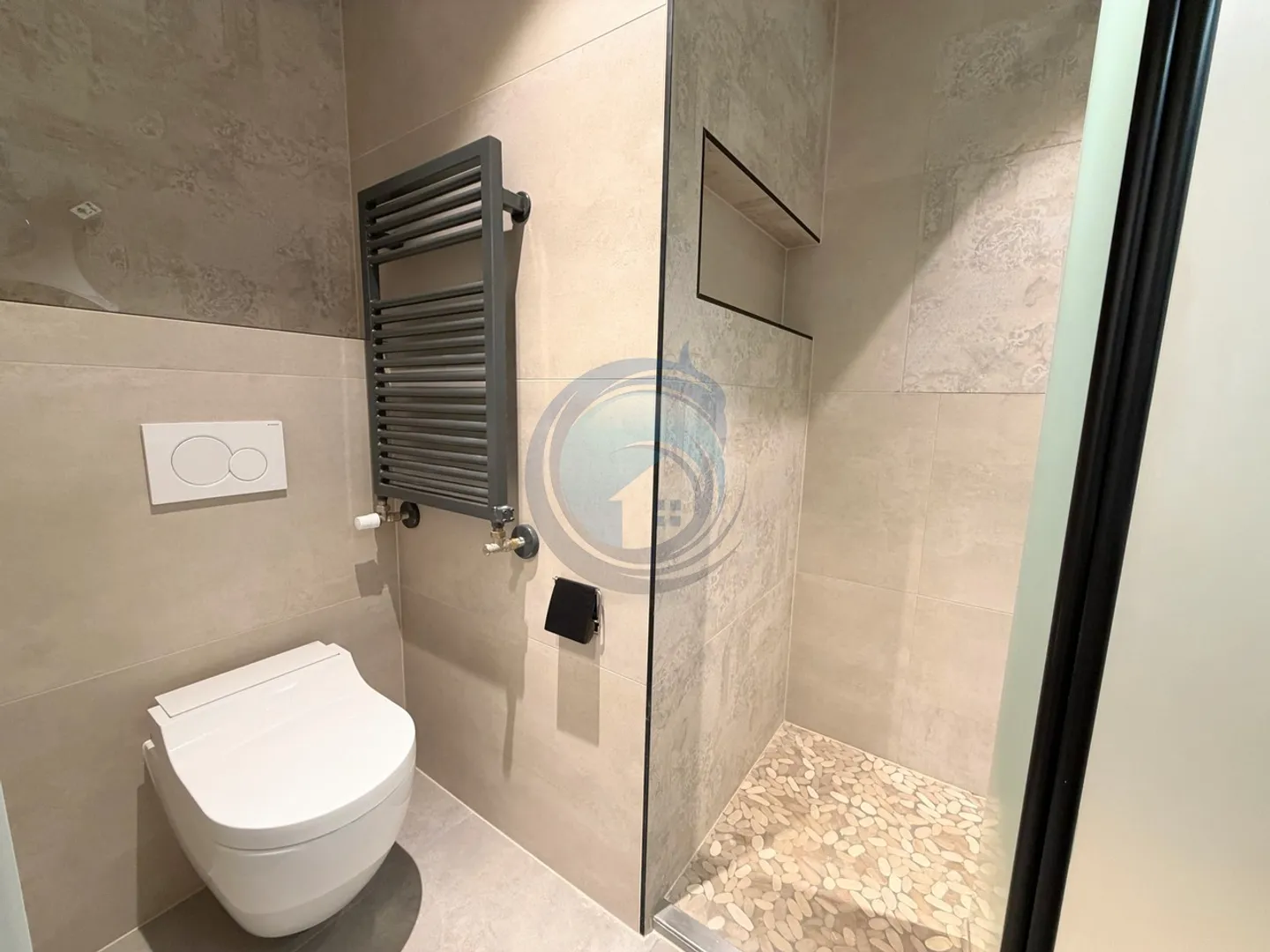 MAGNIFICENT 5.5-ROOM APARTMENT IN THE CENTER - Photo 16 of 25