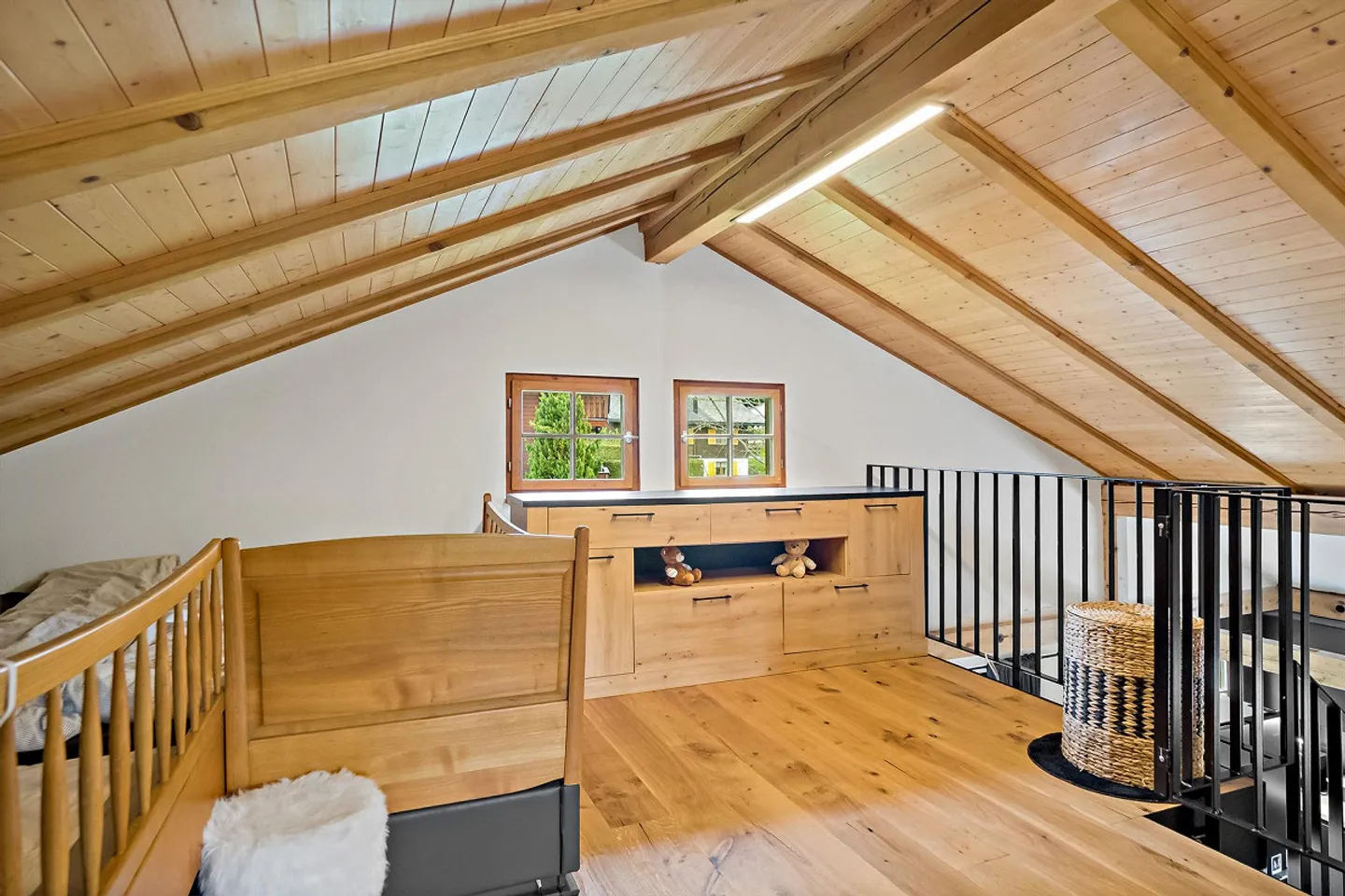 Charmantes Zweifamilienhaus für eine Familie - Foto 5 von 11