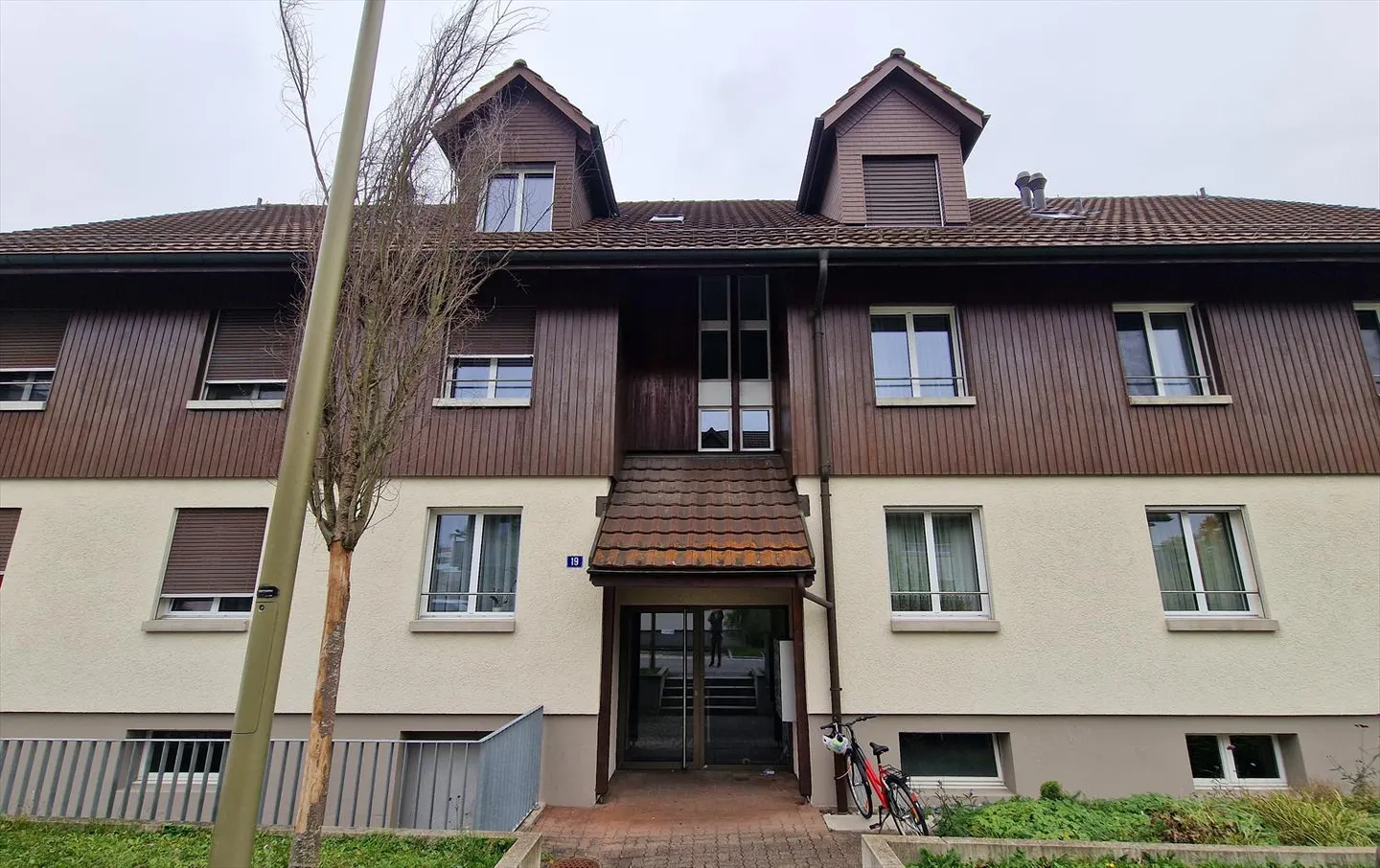 Parking space for rent at Rümikerstrasse 19, 8400 Winterthur - Photo 1 of 2