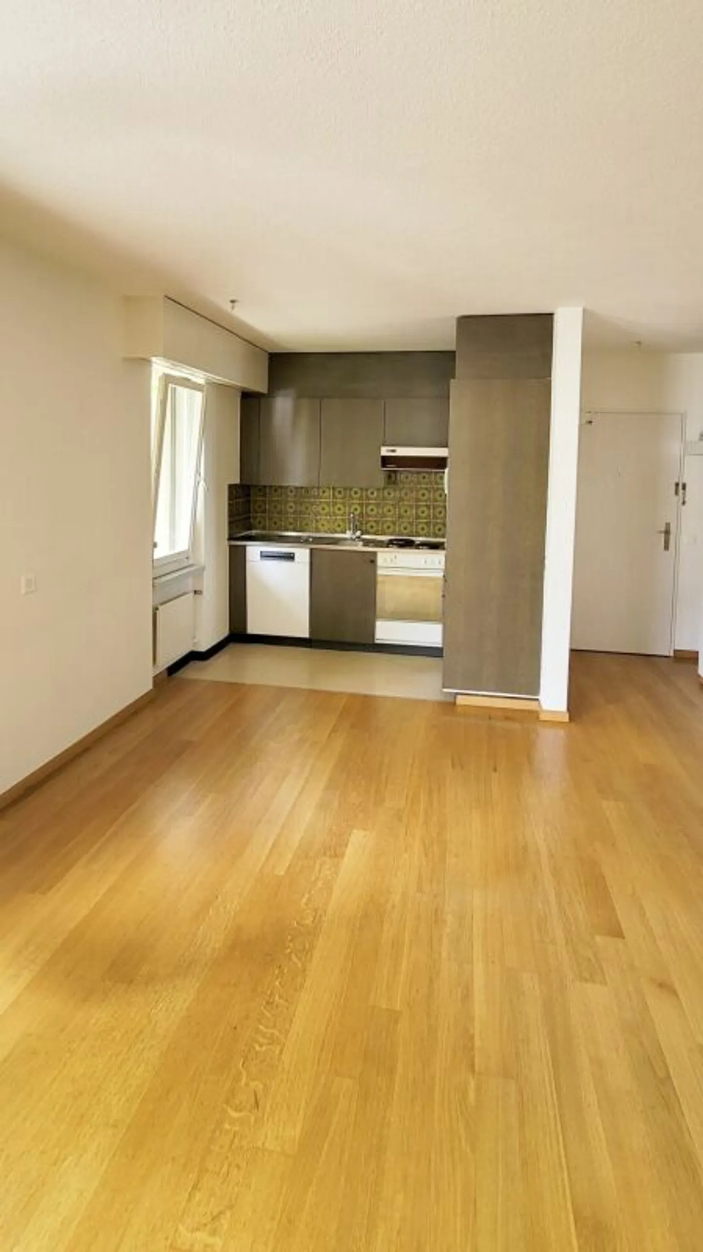 Charming Attic Apartment with Balcony - Photo 3 of 7