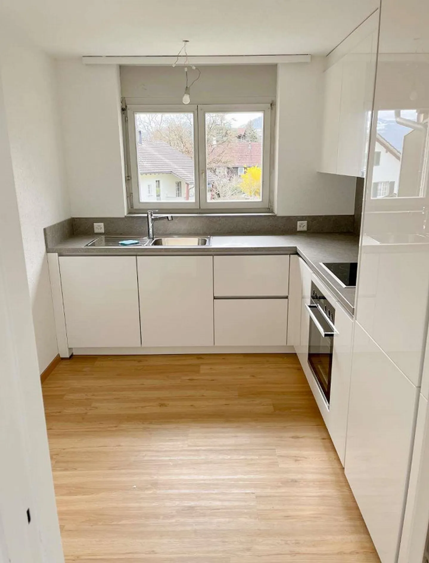 Spacious 5.5-room apartment in a family-friendly location in Rebstein - Photo 2 of 11