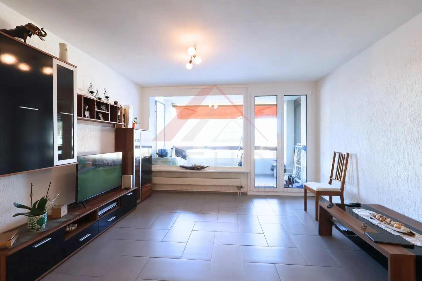 Selten in Delémont: Helle 3,5 Zimmer von 85 m² mit Terrasse und Panoramablick - Foto 2 von 11