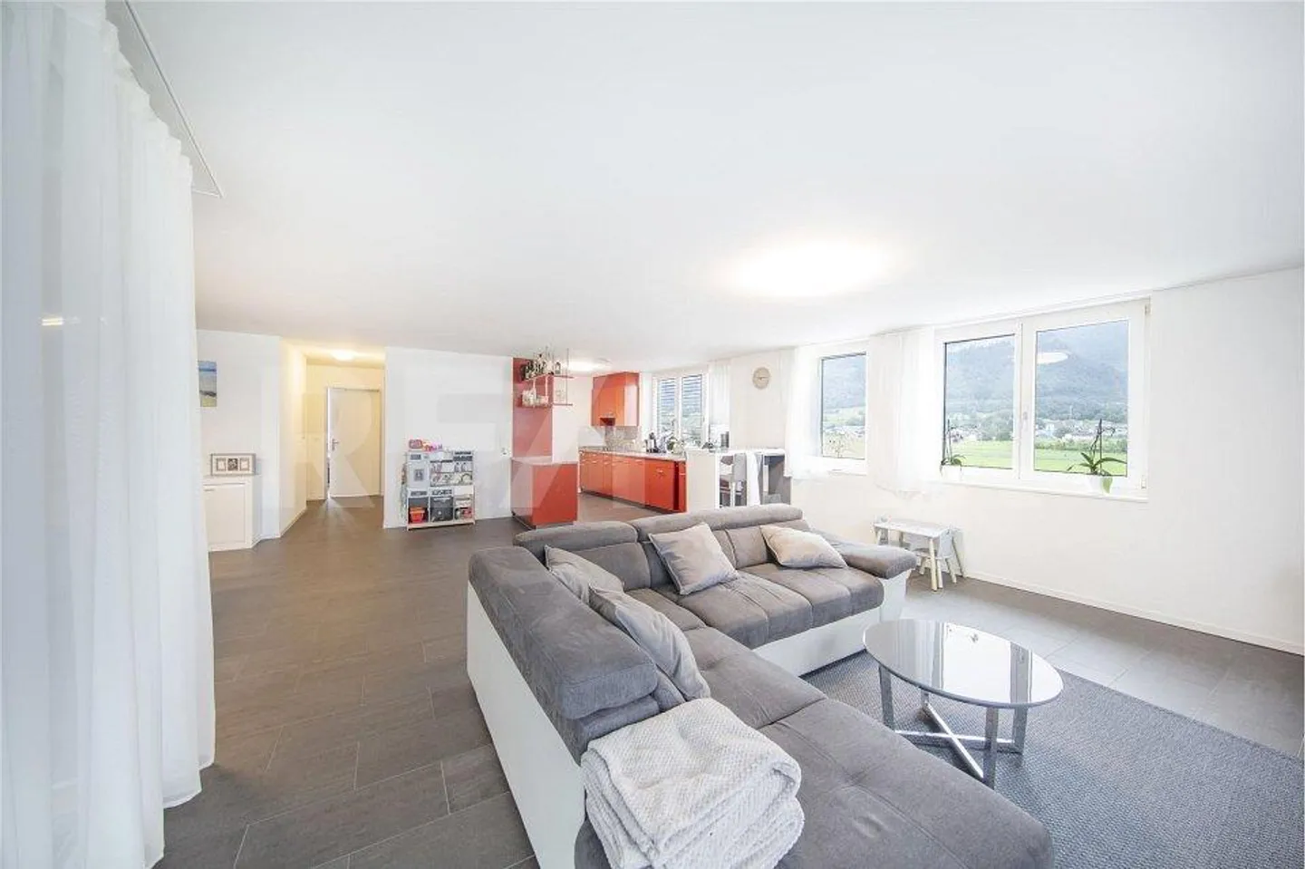 Eine zentrale und moderne 4.5-Zimmer-Wohnung in 6438 Ibach-Schwyz - Photo 5 sur 13