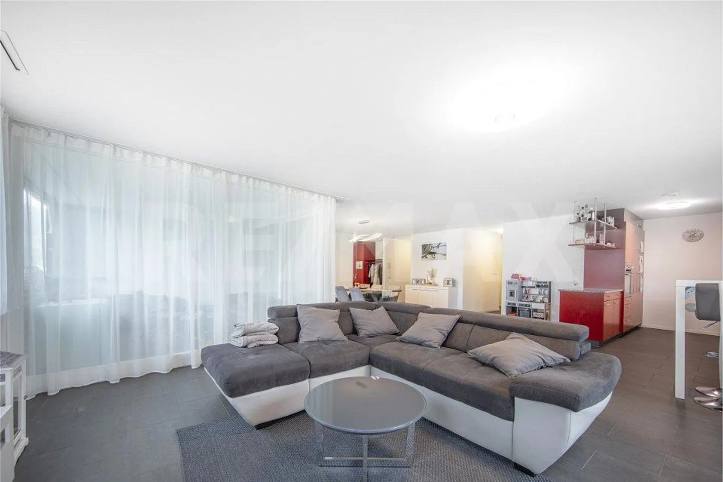 Eine zentrale und moderne 4.5-Zimmer-Wohnung in 6438 Ibach-Schwyz - Photo 6 sur 13