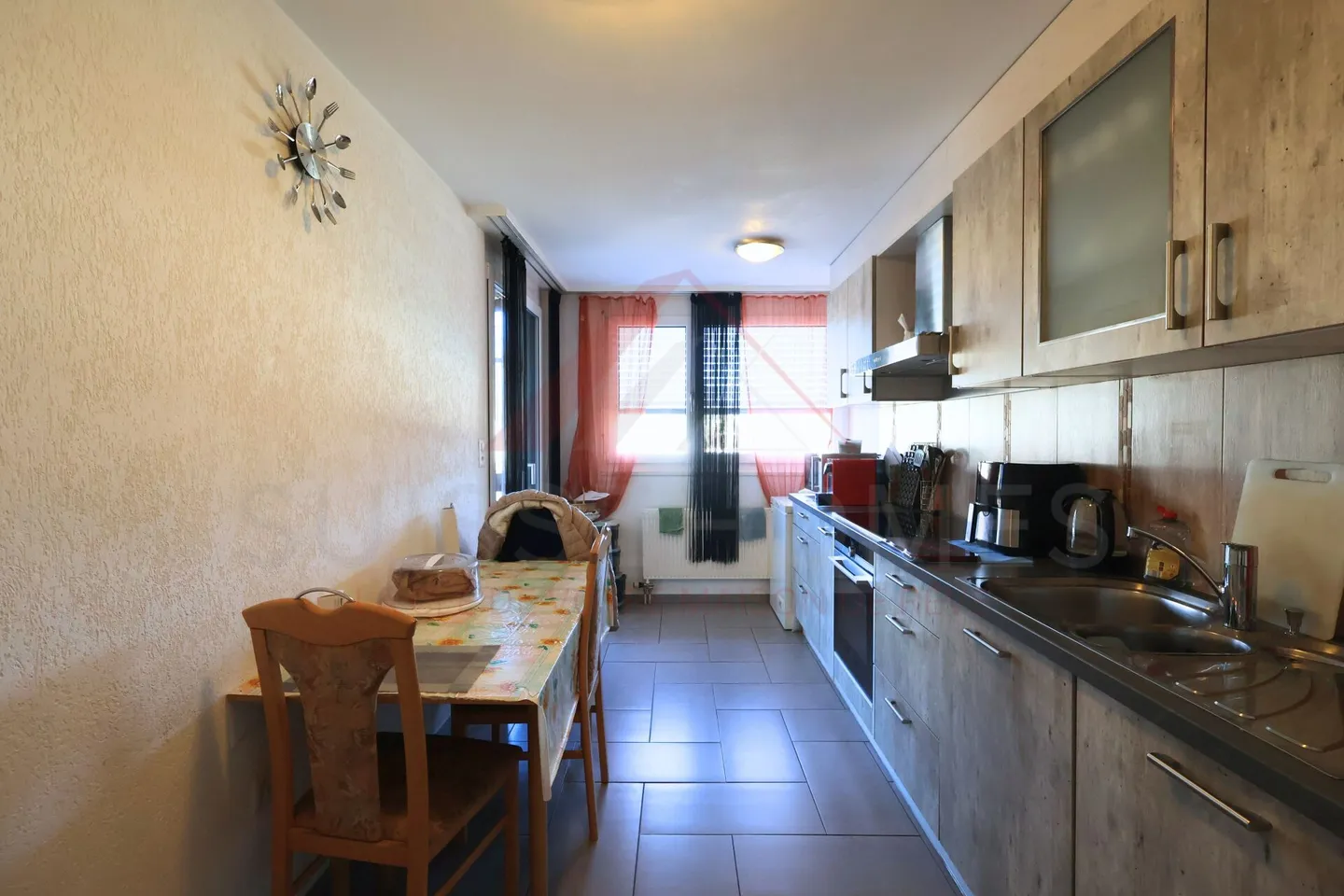 Selten in Delémont: Helle 3,5 Zimmer von 85 m² mit Terrasse und Panoramablick - Foto 5 von 11
