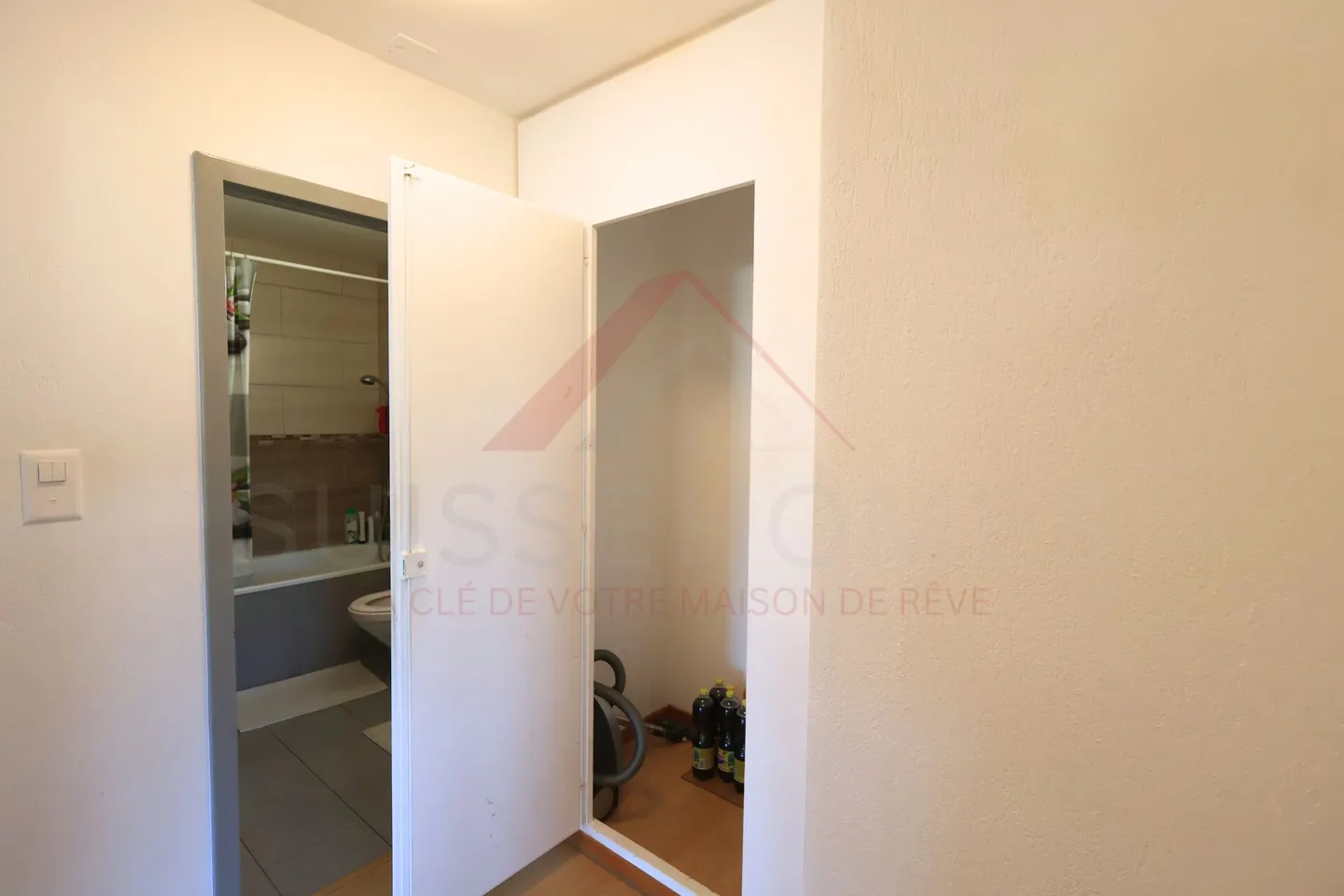 Selten in Delémont: Helle 3,5 Zimmer von 85 m² mit Terrasse und Panoramablick - Foto 9 von 11
