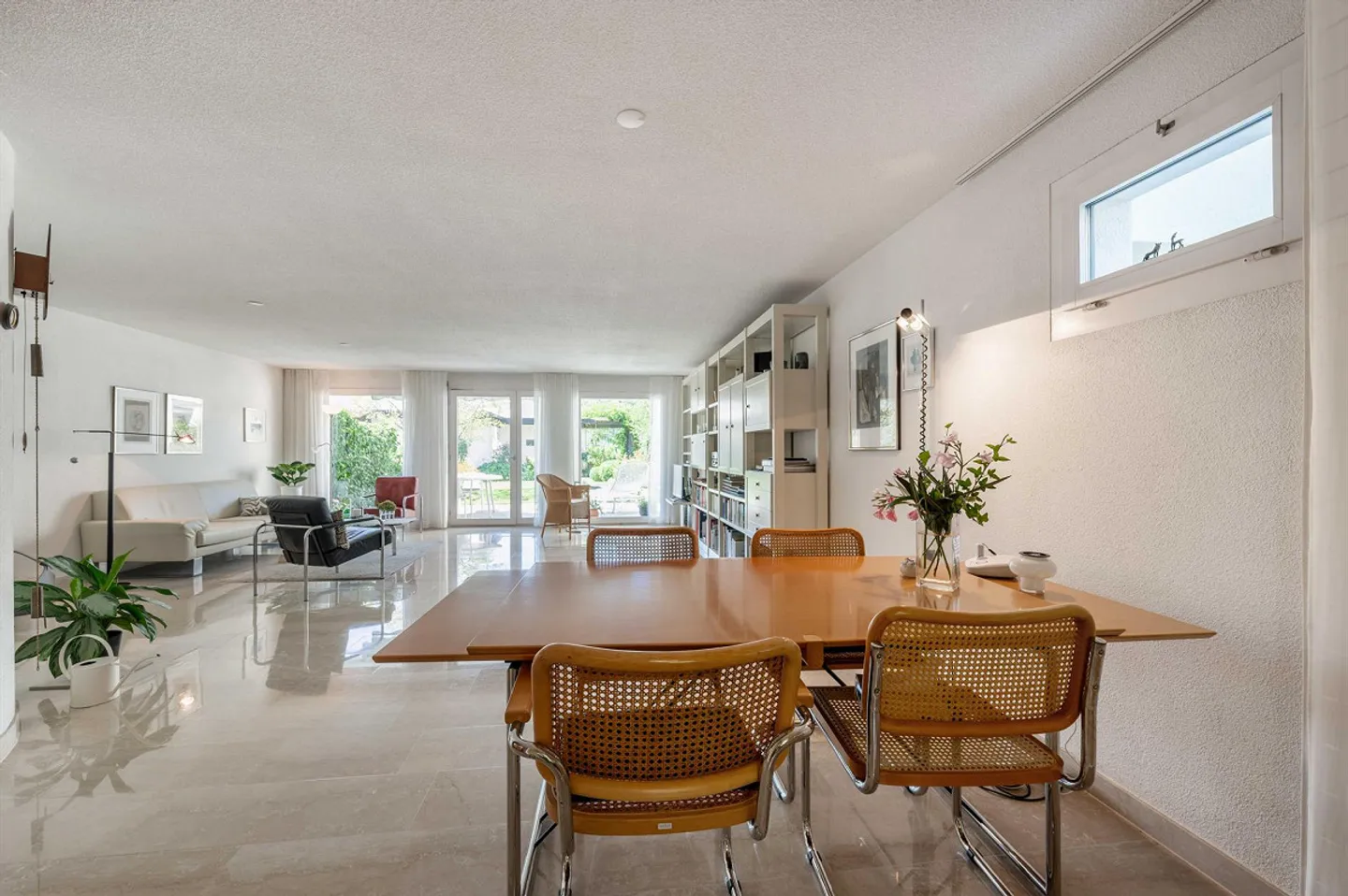 Row house with beautiful garden and design options - Photo 4 of 13