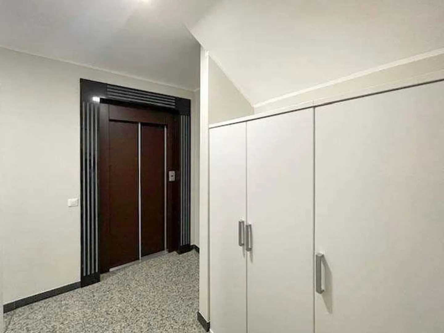 Apartment with terrace in a charming villa - Photo 10 of 13