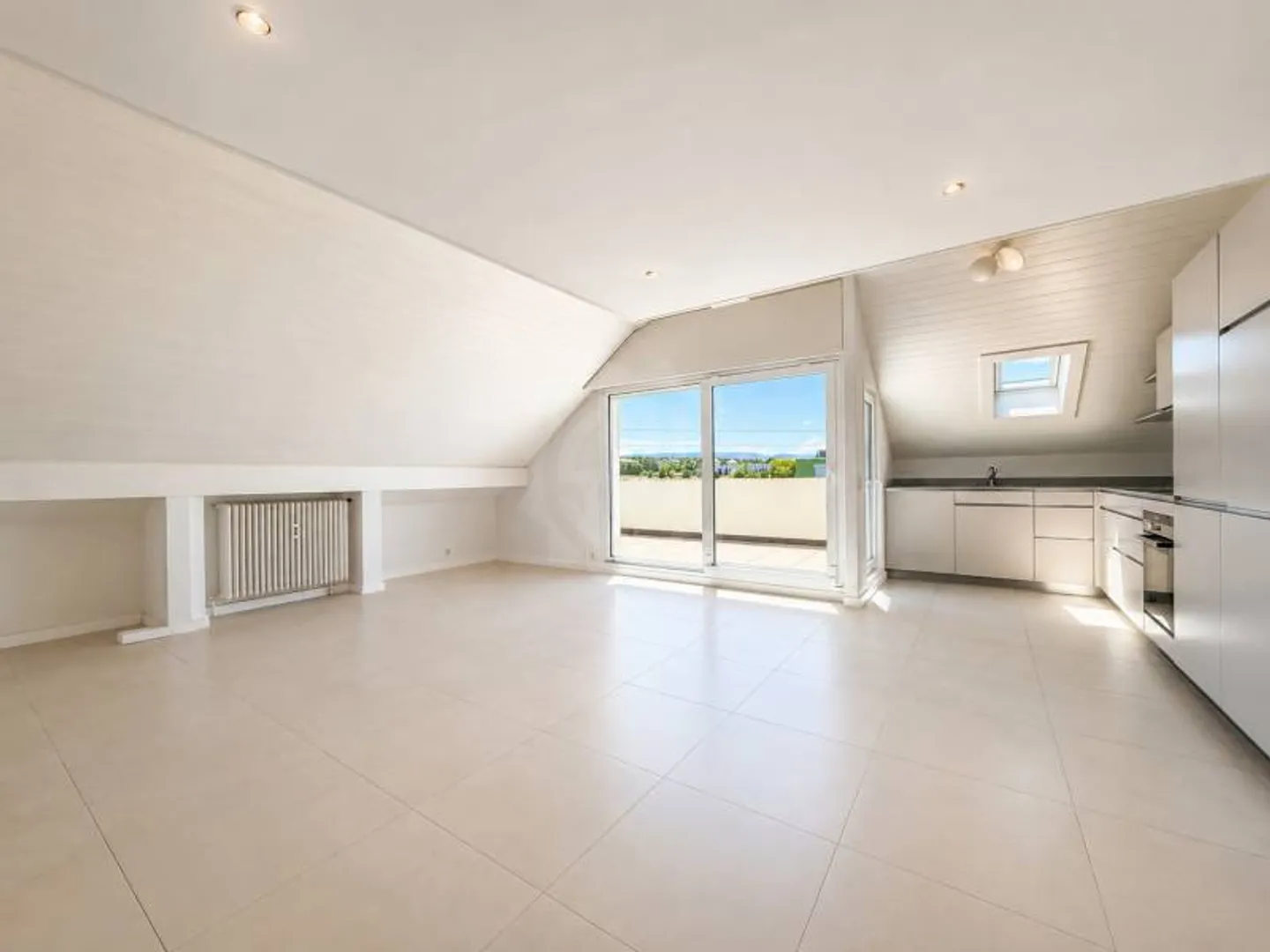 Charmant appartement en attique - Photo 3 sur 12