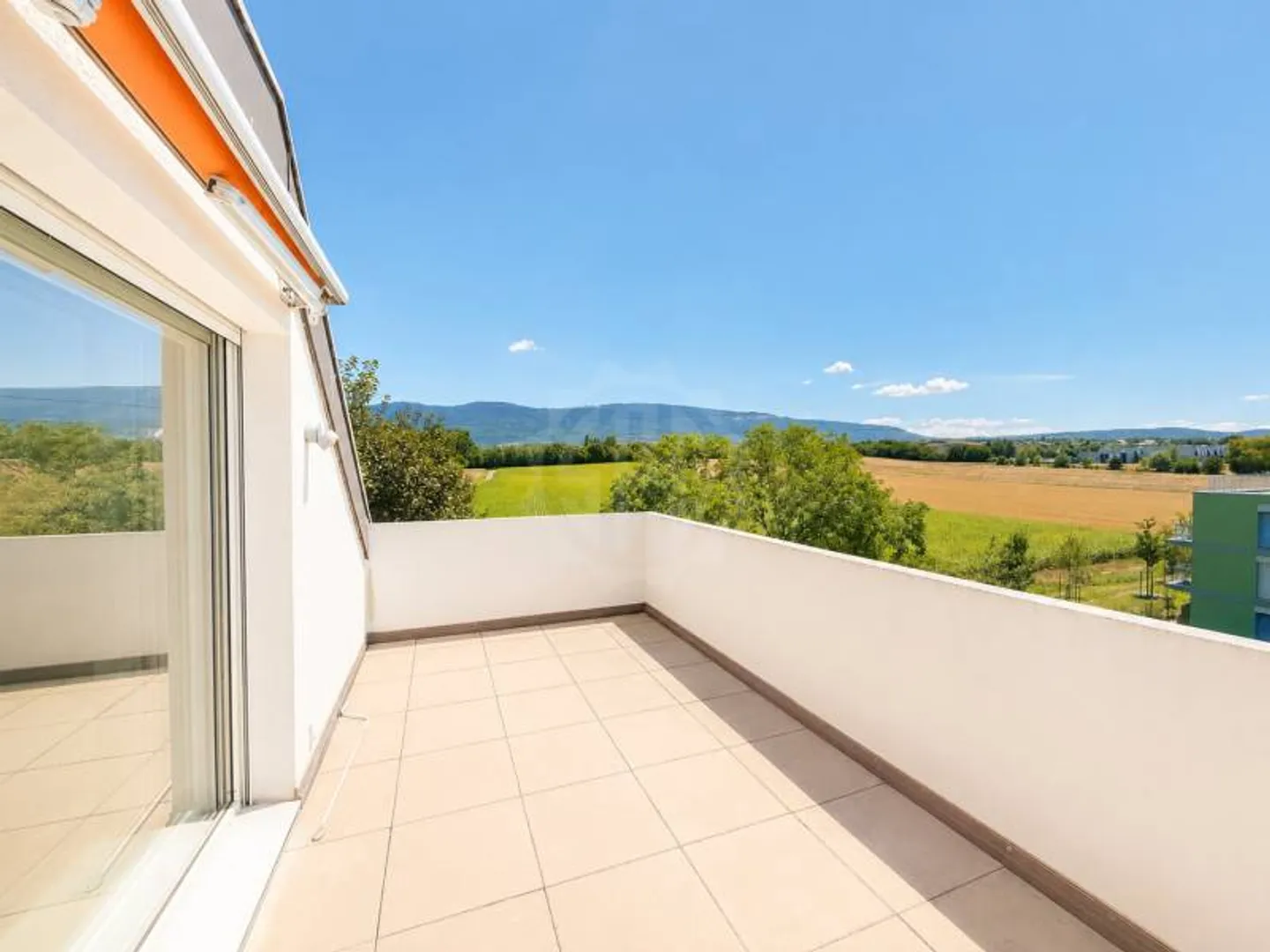 Charmant appartement en attique - Photo 4 sur 12
