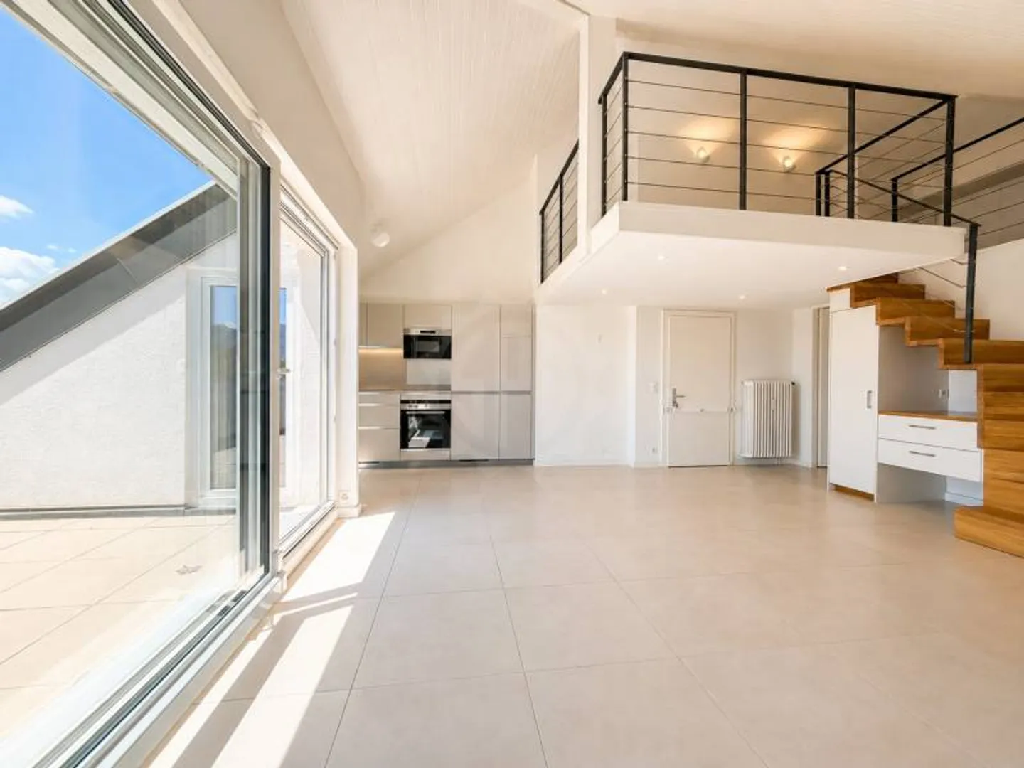 Charmant appartement en attique - Photo 2 sur 12