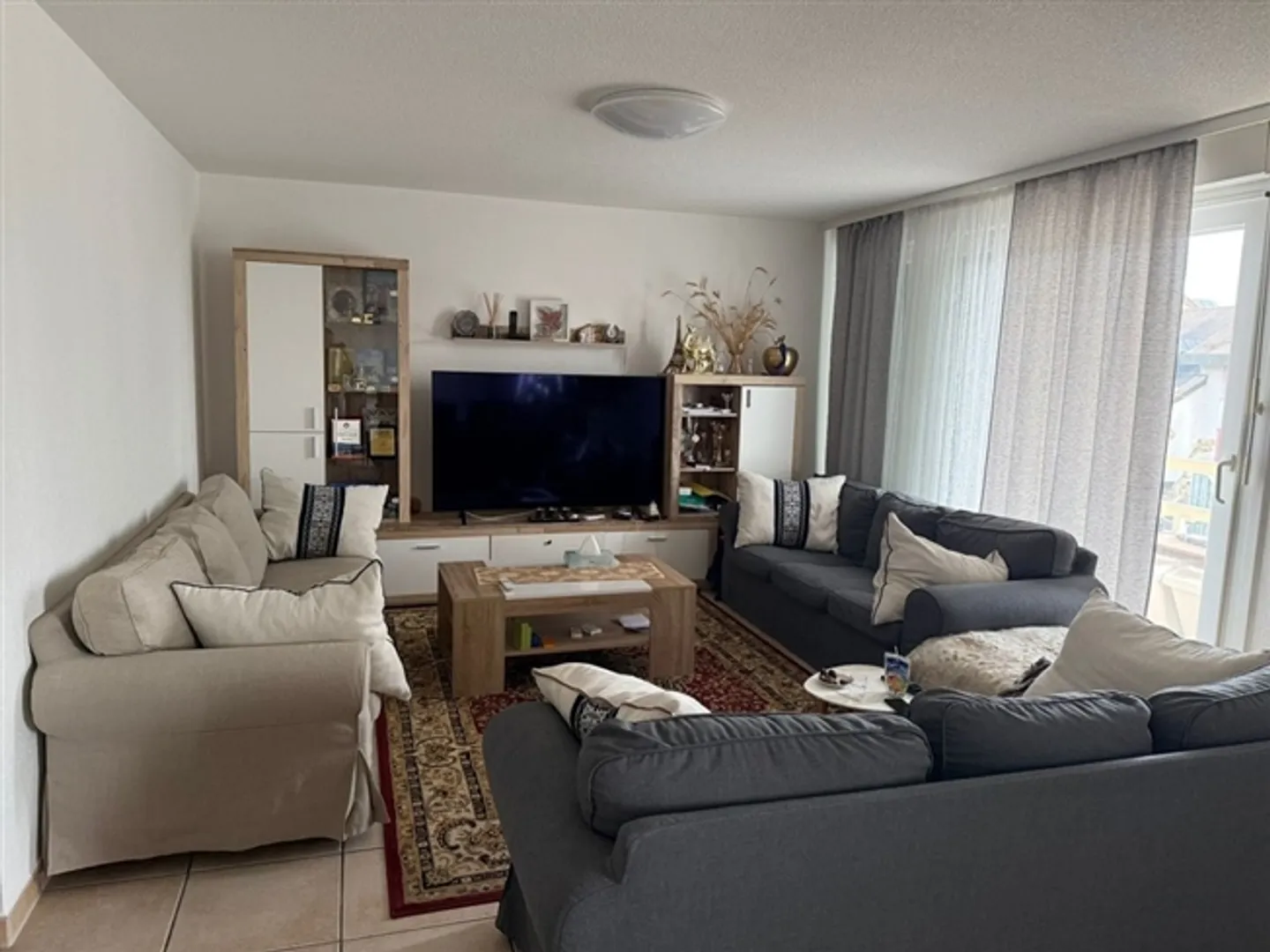 Geräumige Wohnung in der Nähe von Annehmlichkeiten - Foto 4 von 12