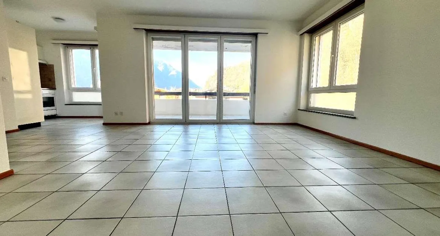 Appartement lumineux avec une grande terrasse magnifique et une vue dégagée - Photo 4 sur 13