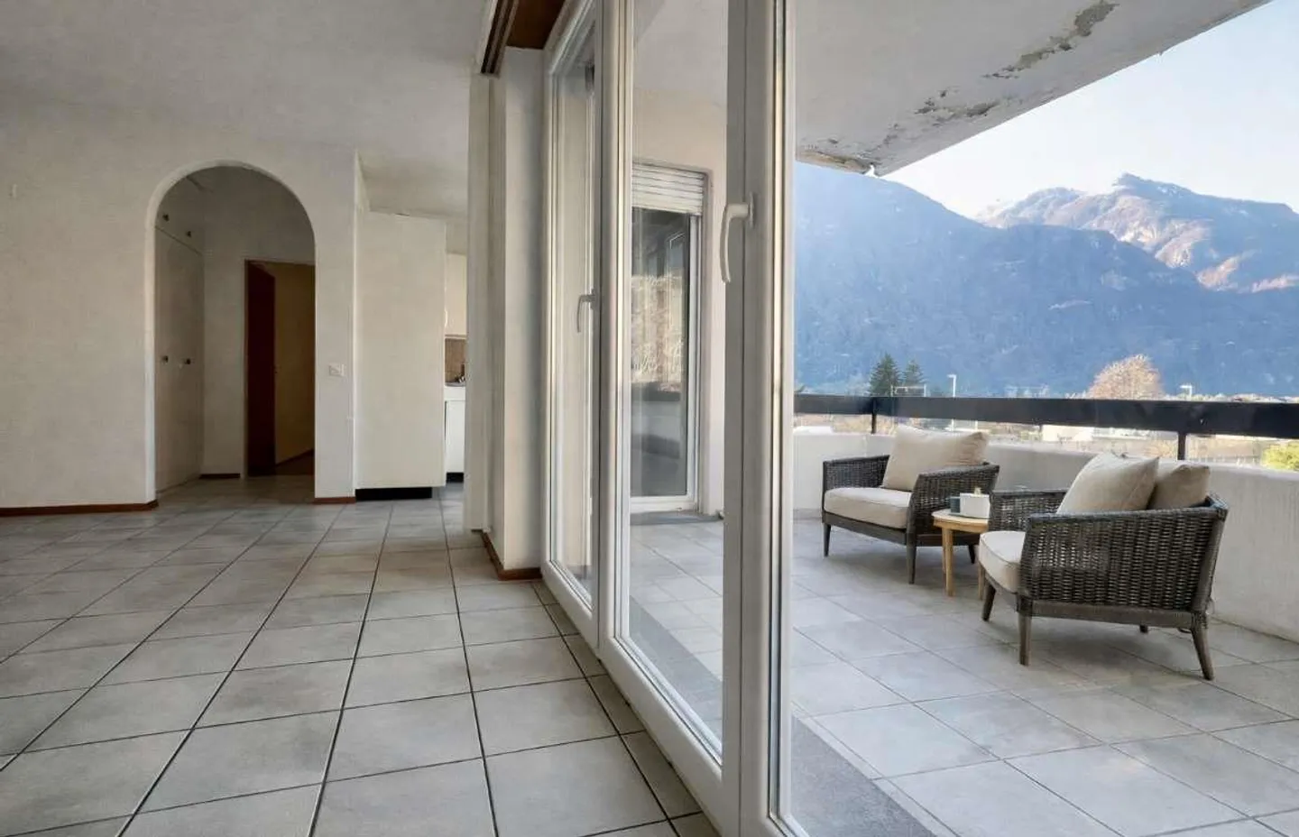 Appartement lumineux avec une grande terrasse magnifique et une vue dégagée - Photo 10 sur 13