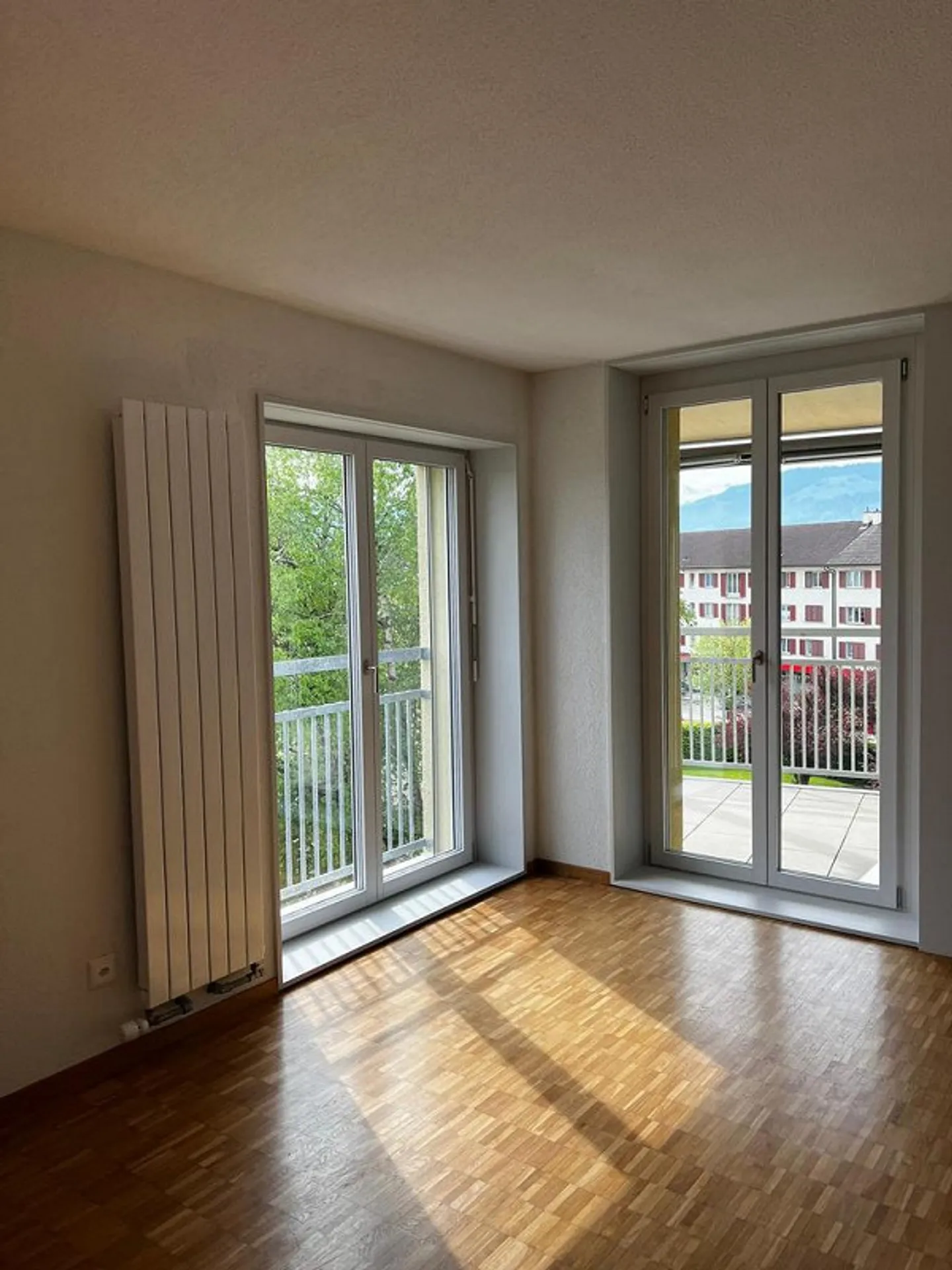 Appartamento vicino allo stadio di hockey su ghiaccio con vista ampia - Foto 1 di 4