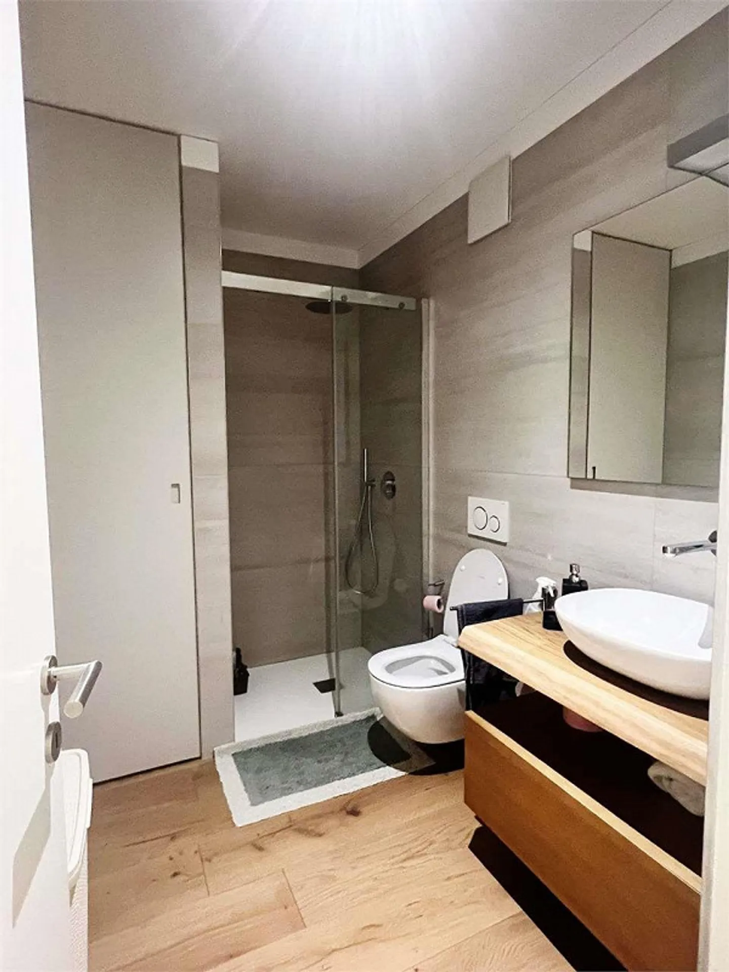 Elegante 3,5-Zimmer-Wohnung mit Seeblick - Foto 9 von 13