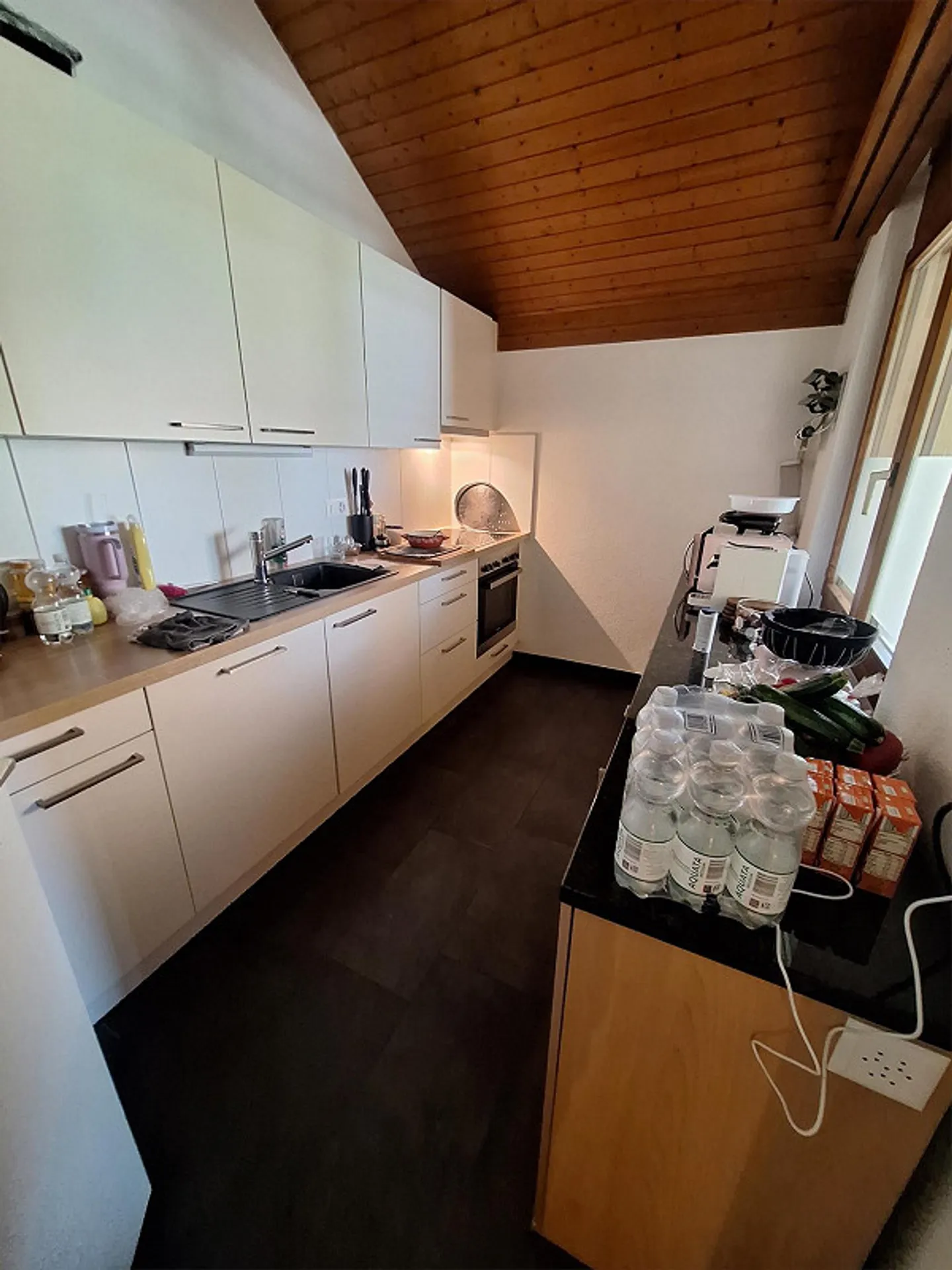 Spacious 4 1/2 Room Apartment - Photo 2 of 9