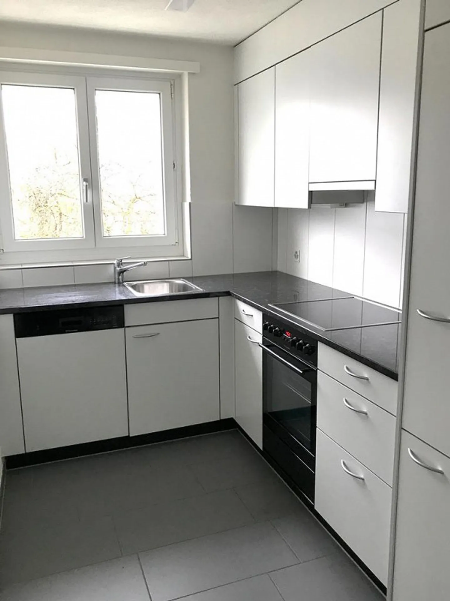 Ottimo appartamento di 3 stanze nel cuore di Regensdorf - Foto 2 di 7