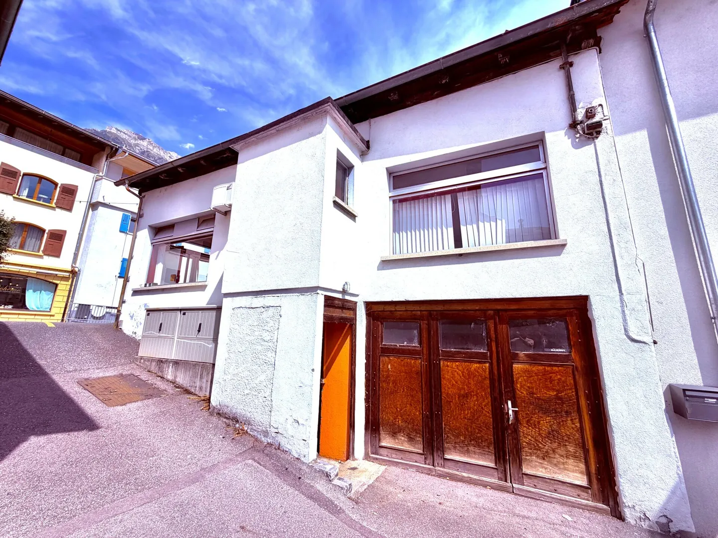House in the heart of Fully with great potential - Photo 6 of 16