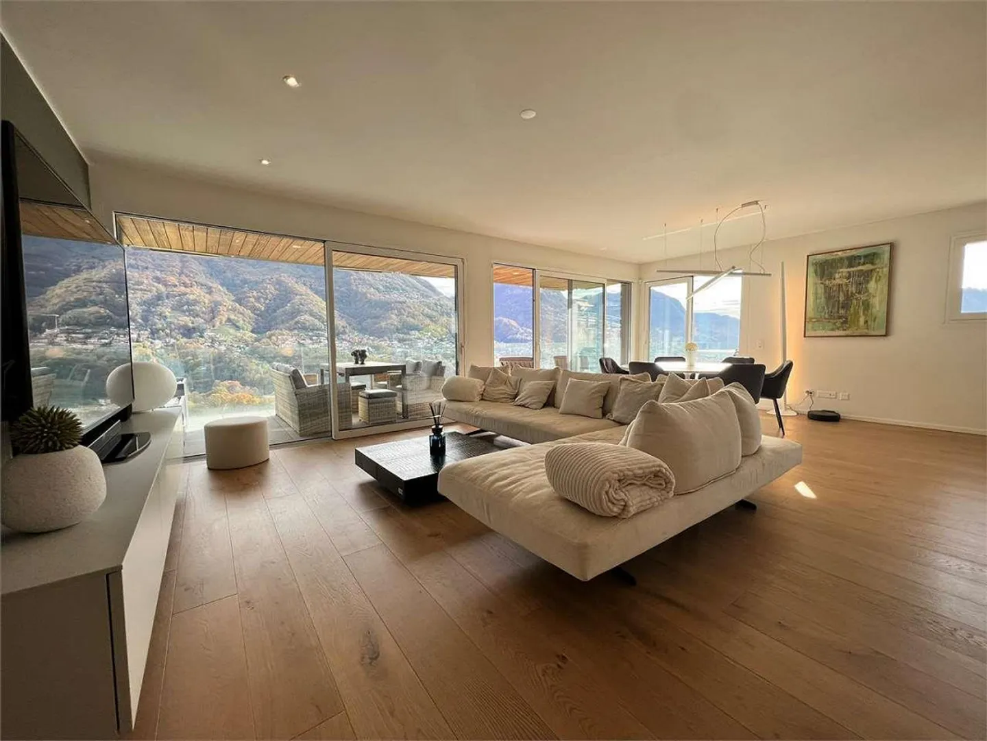Elegante 3,5-Zimmer-Wohnung mit Seeblick - Foto 1 von 13