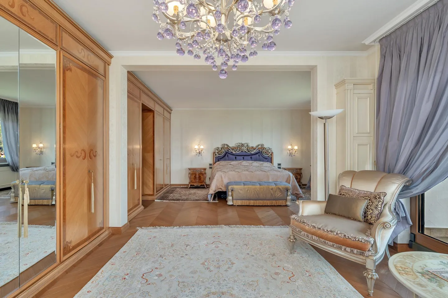 Prestigious Villa with Lake View - Photo 2 of 13