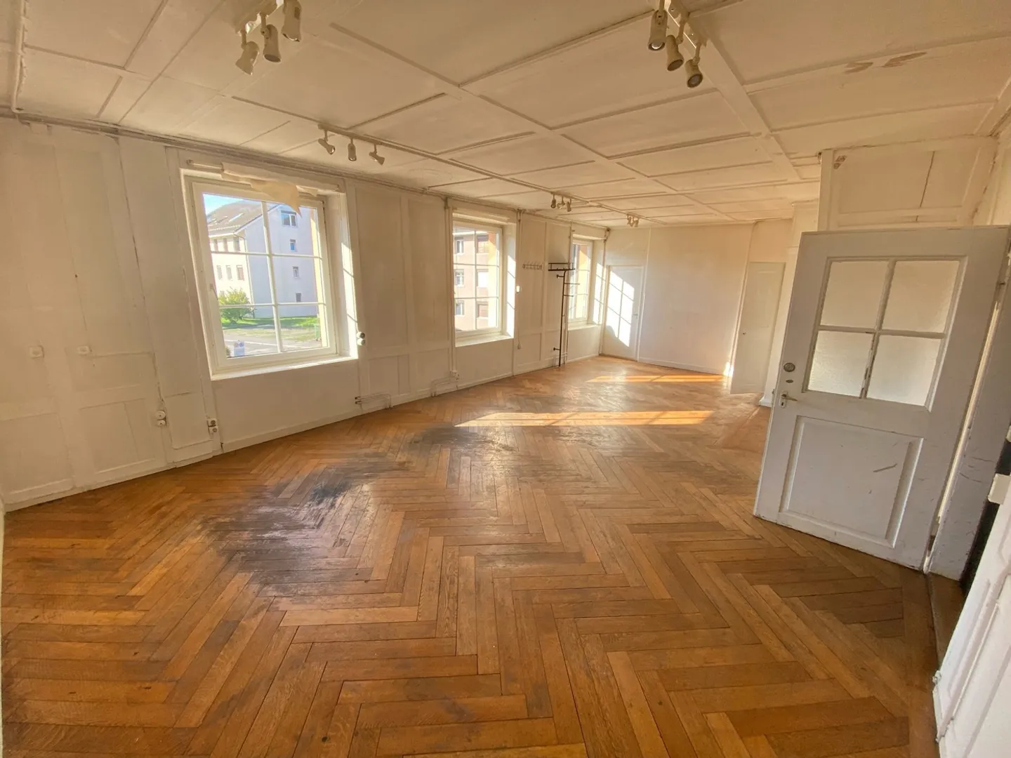 Atelier lumineux / espace de stockage (deux pièces, non chauffé) à louer à Rorbas - Photo 1 sur 5