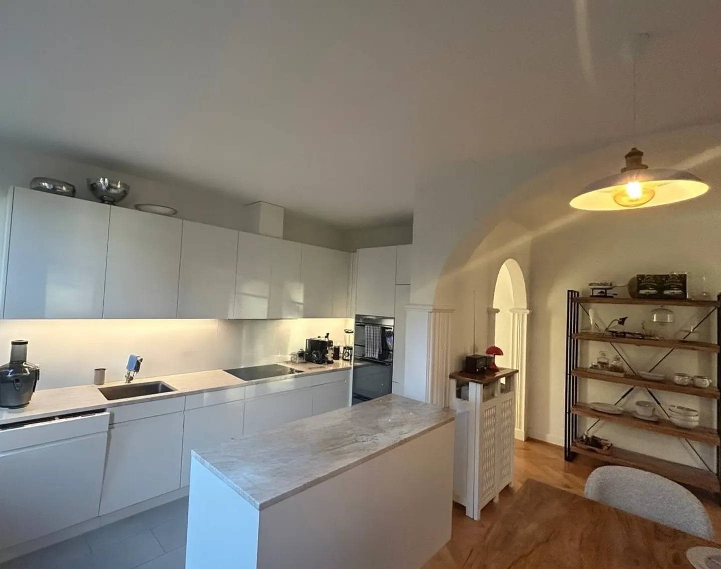 APPARTEMENT 4 PIÈCES À ZOLLIKON (ZH), MEUBLÉ, TEMPORAIRE - Photo 2 sur 10