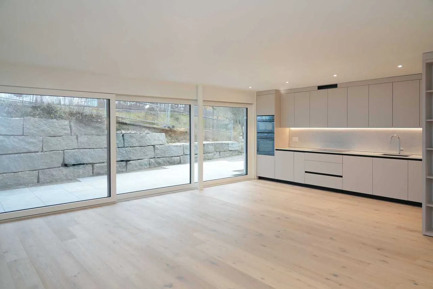 Moderne Wohnung mit Terrasse - Foto 1 von 12