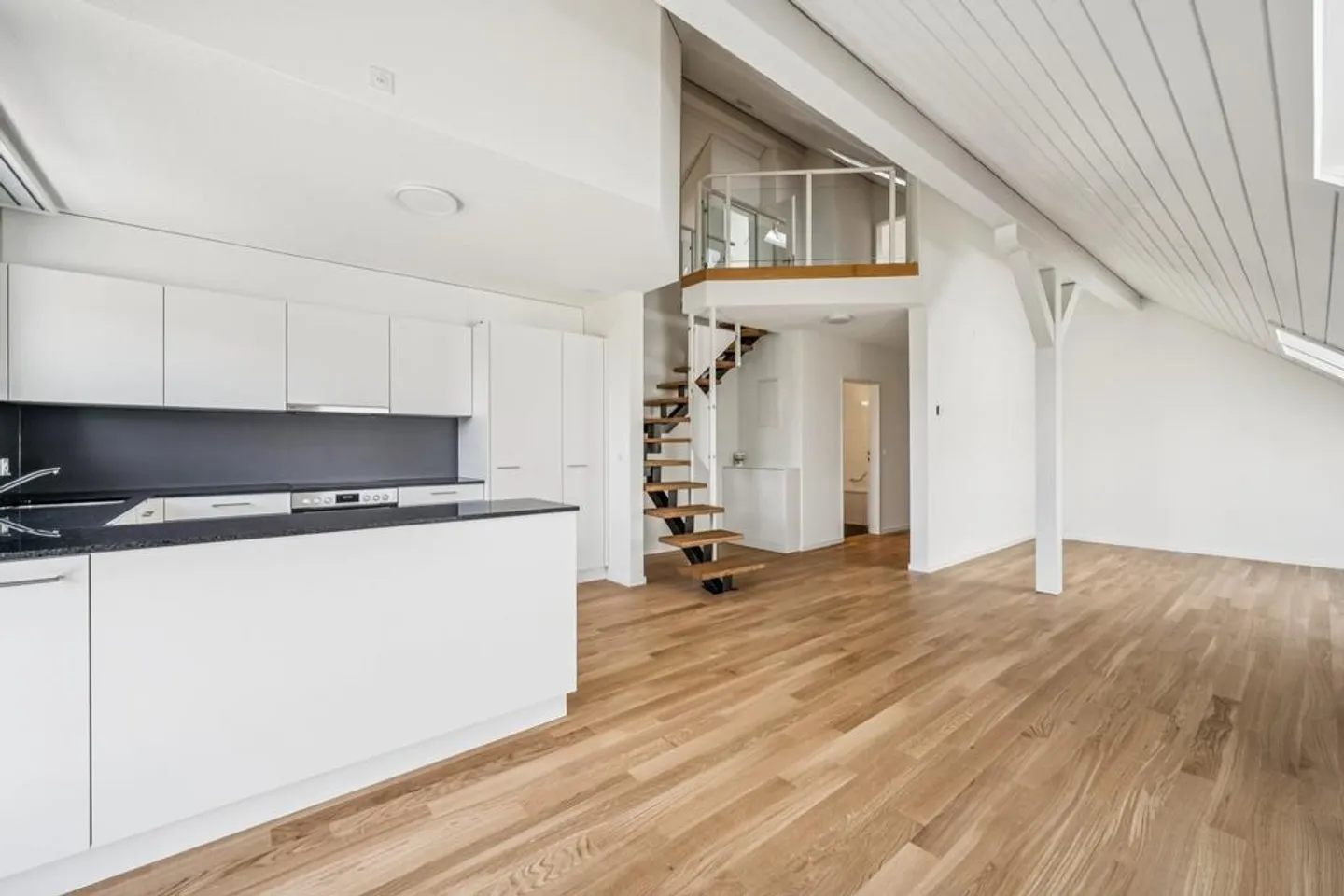 Apartment with magnificent views - First rental after total renovation - Photo 1 of 12