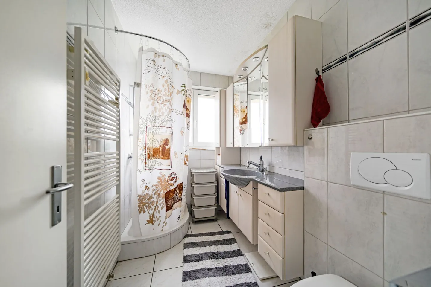Affordable 4.5 Room Apartment in Attractive Location - Photo 2 of 13