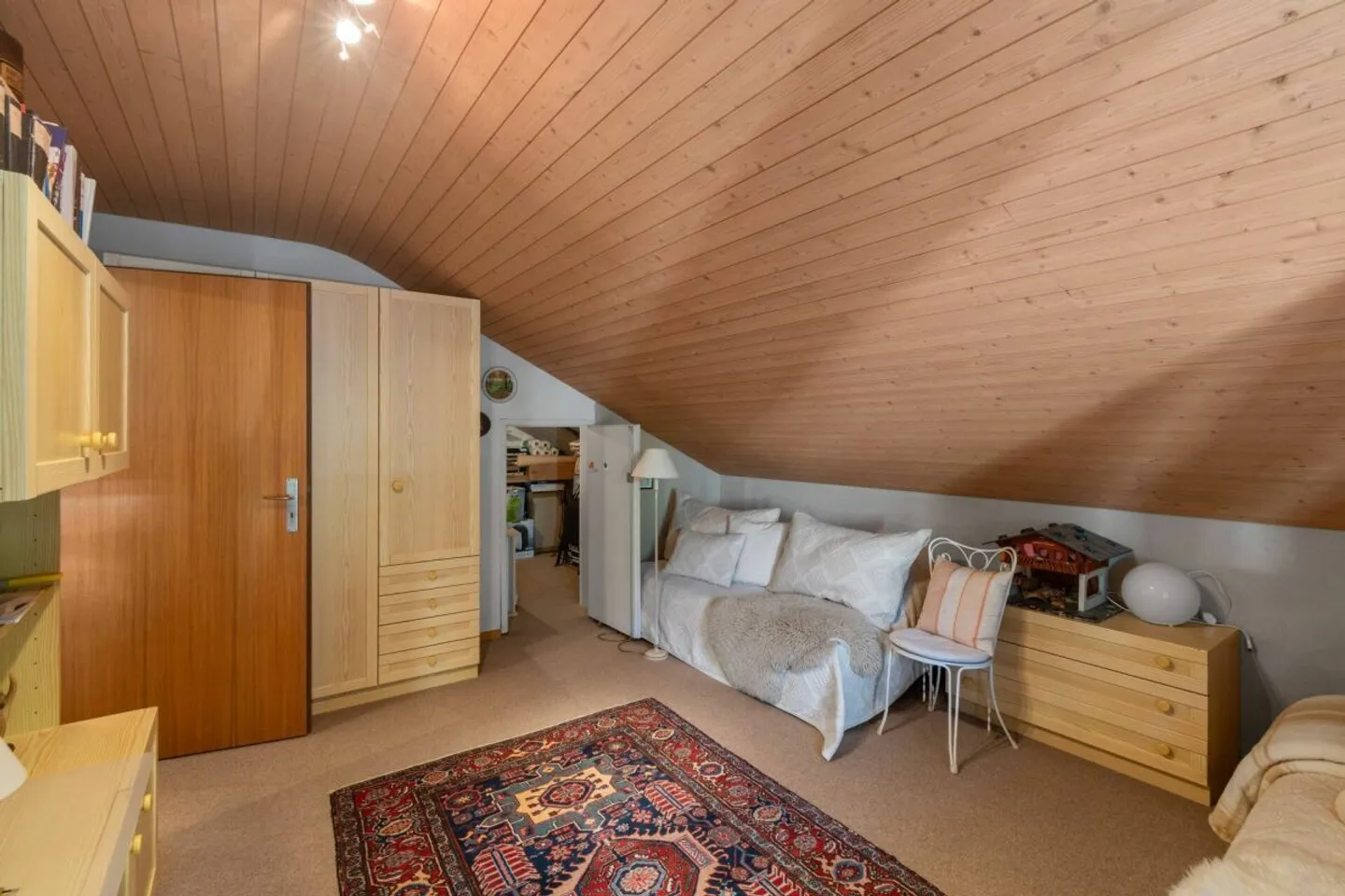 Ampio appartamento per vacanze con 3 camere da letto, balcone e un posto auto in garage - Foto 16 di 22