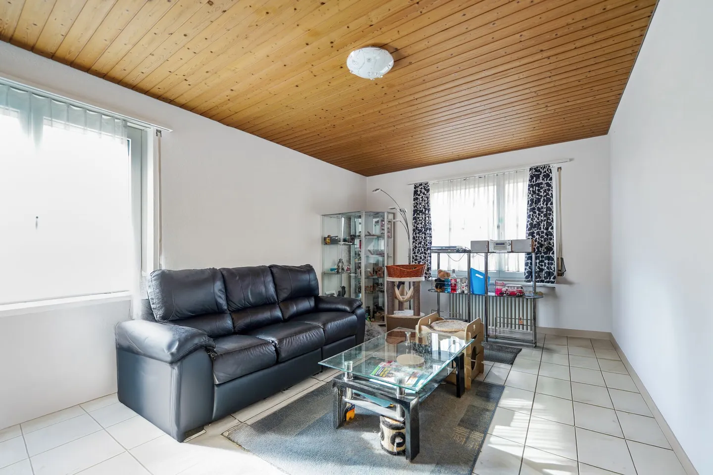 Affordable 4.5 Room Apartment in Attractive Location - Photo 3 of 13