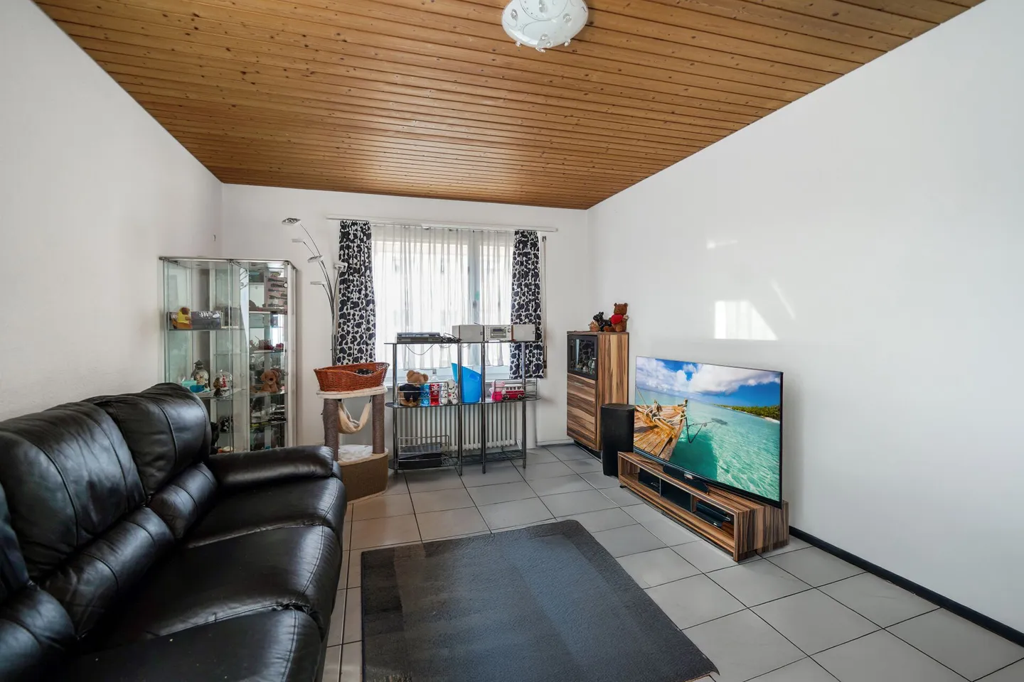 Affordable 4.5 Room Apartment in Attractive Location - Photo 4 of 13