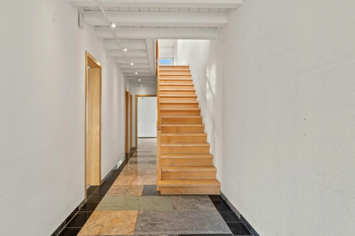 Raum für Ideen: Einfamilienhaus an zentraler Lage (im Baurecht) Kopie - Foto 5 von 17