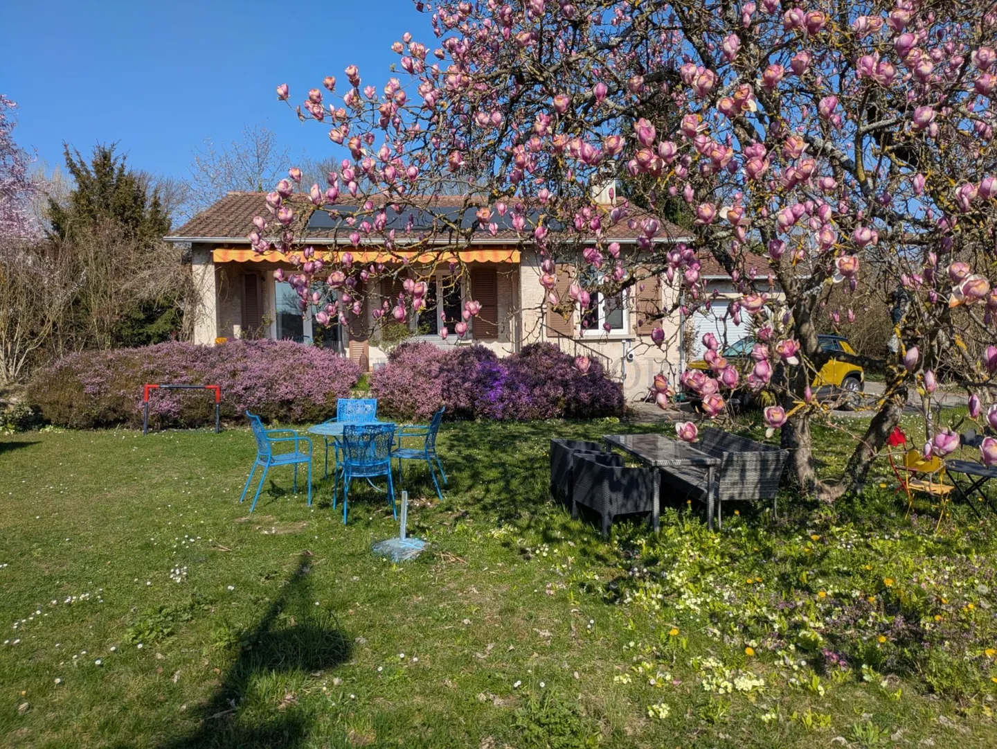 Charming detached villa with large garden and expansion potential! - Photo 1 of 6