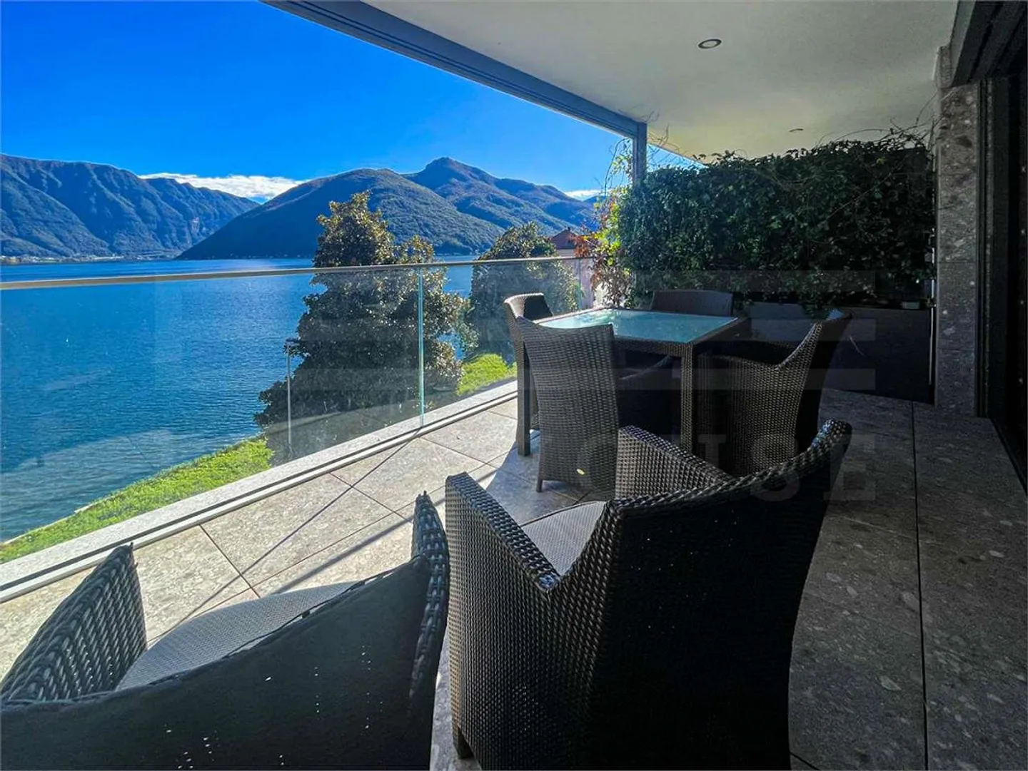 Appartamento elegante con vista sul lago, ideale come casa vacanze - Foto 1 di 13