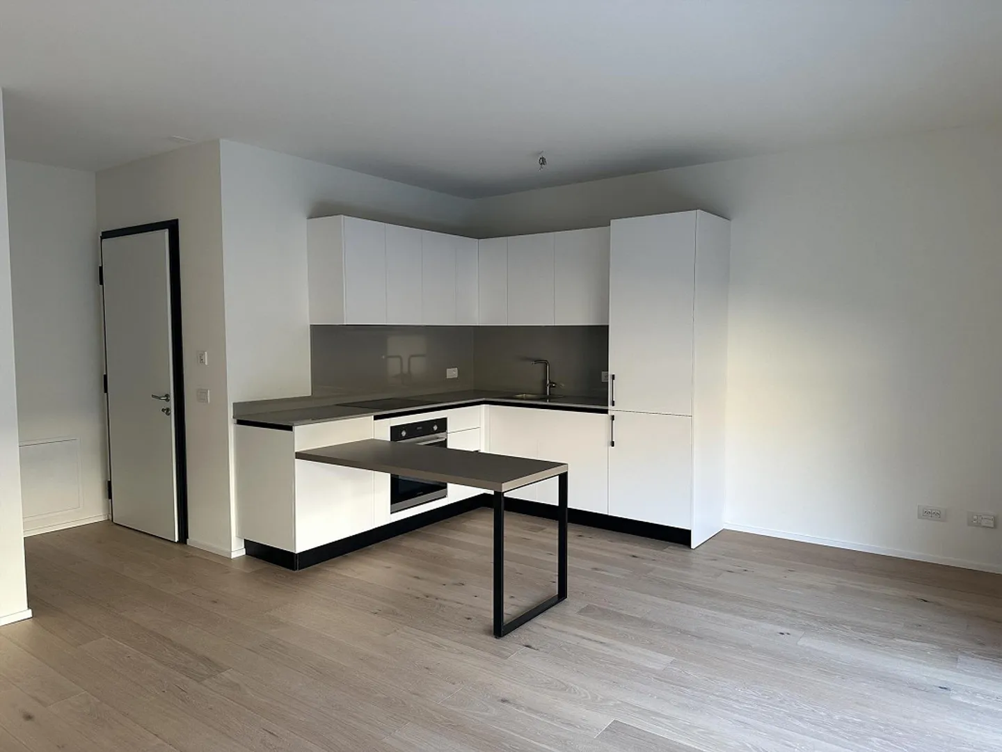 OCCASION - Élégant appartement deux pièces avec jardin privé dans une nouvelle résidence - Photo 5 sur 10
