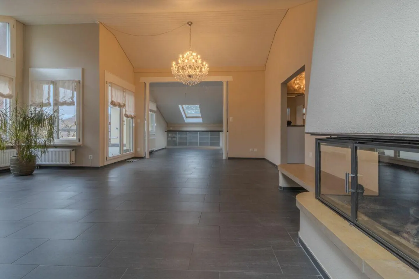4.5 Z' Penthouse - ici tout le confort attend votre famille et vous - Photo 3 sur 13