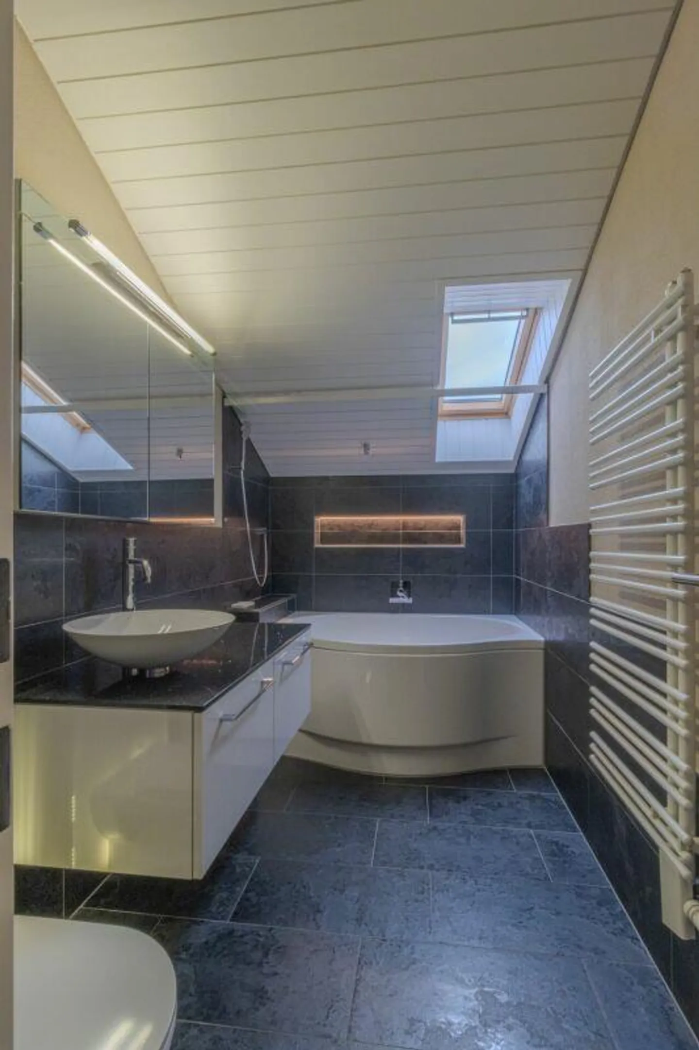 4.5 Z' Penthouse - ici tout le confort attend votre famille et vous - Photo 7 sur 13