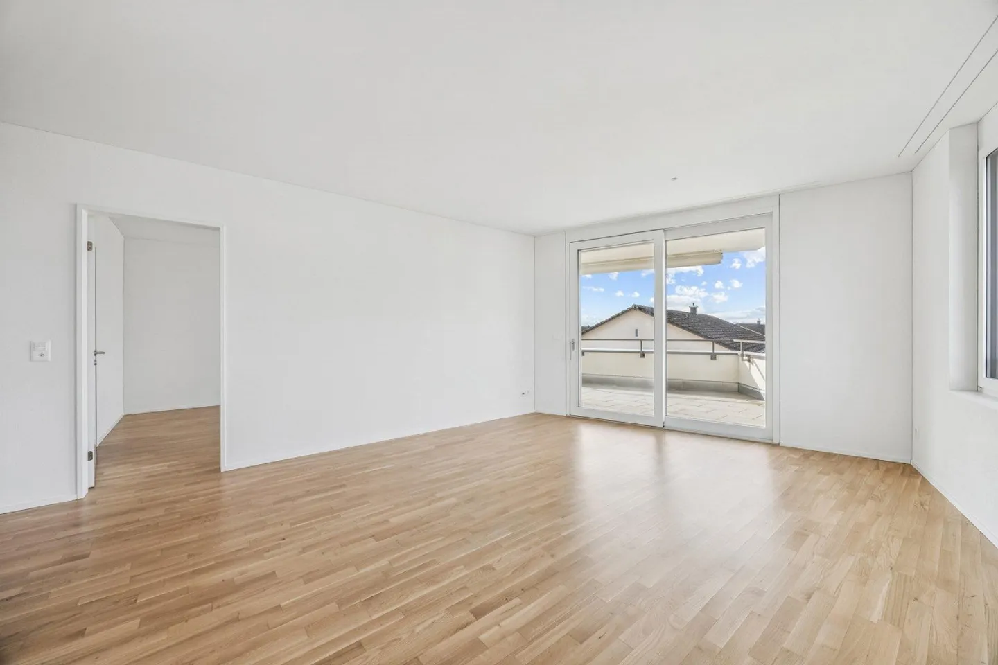 New apartment in a dream location directly on the lakeshore in Rapperswil-Jona - Photo 2 of 11