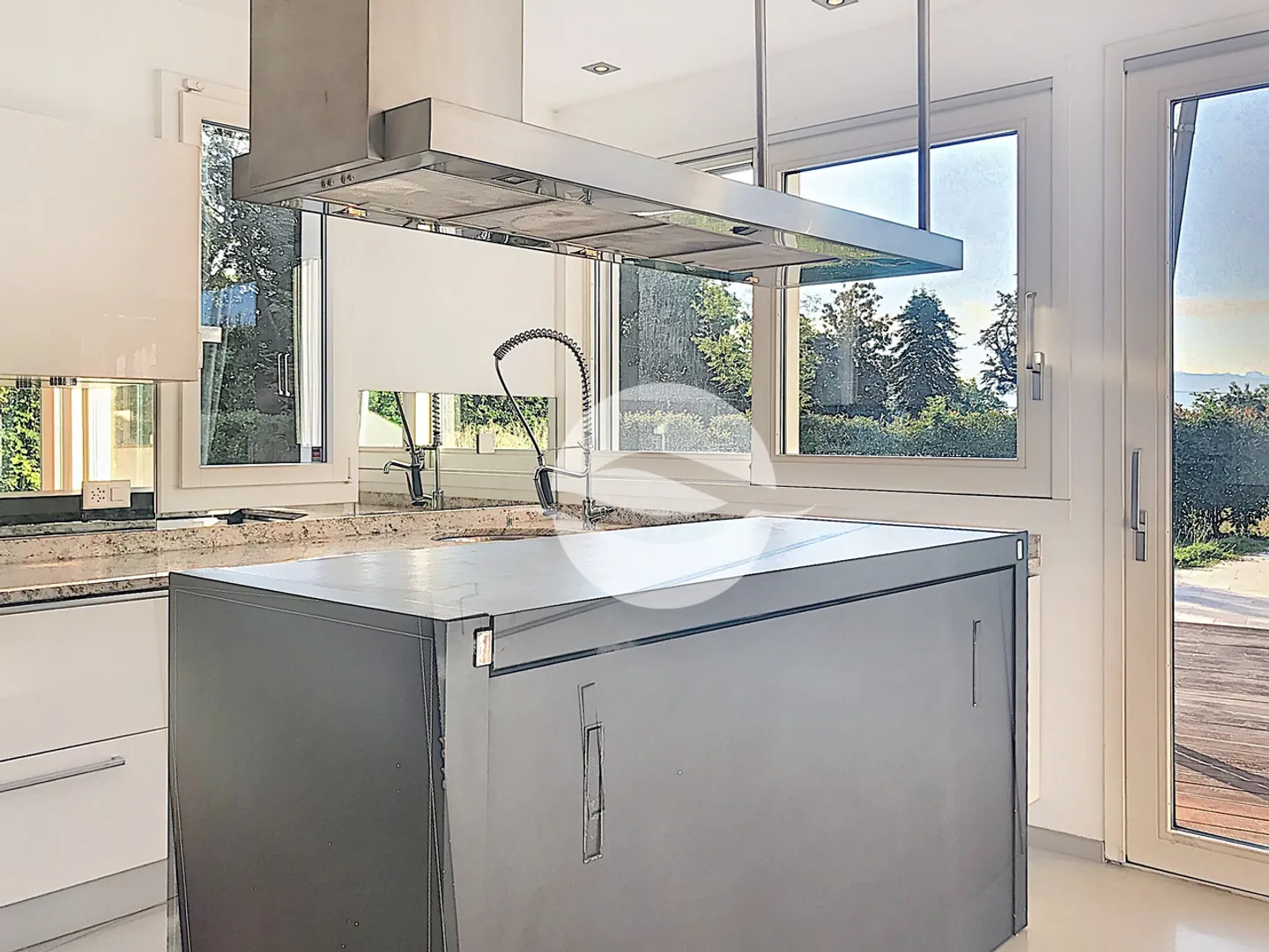 Magnificent individual villa with swimming pool - Photo 6 of 20