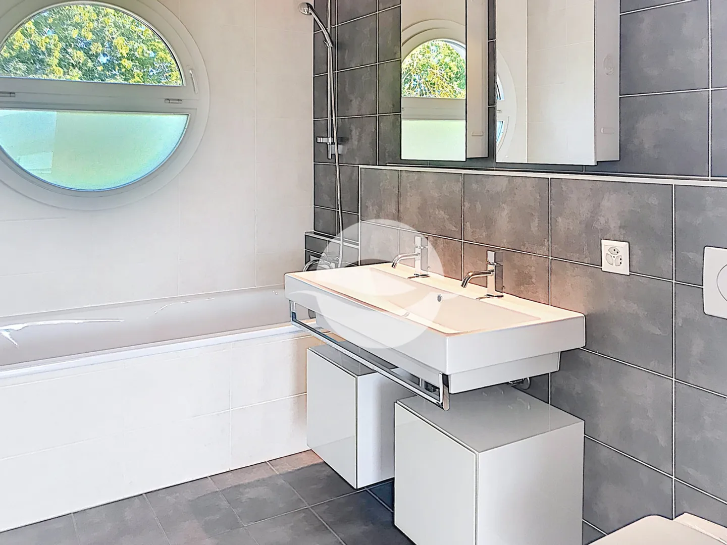 Magnificent individual villa with swimming pool - Photo 13 of 20