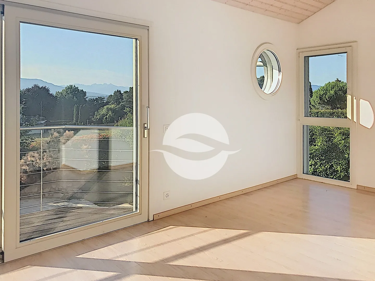 Magnificent individual villa with swimming pool - Photo 15 of 20