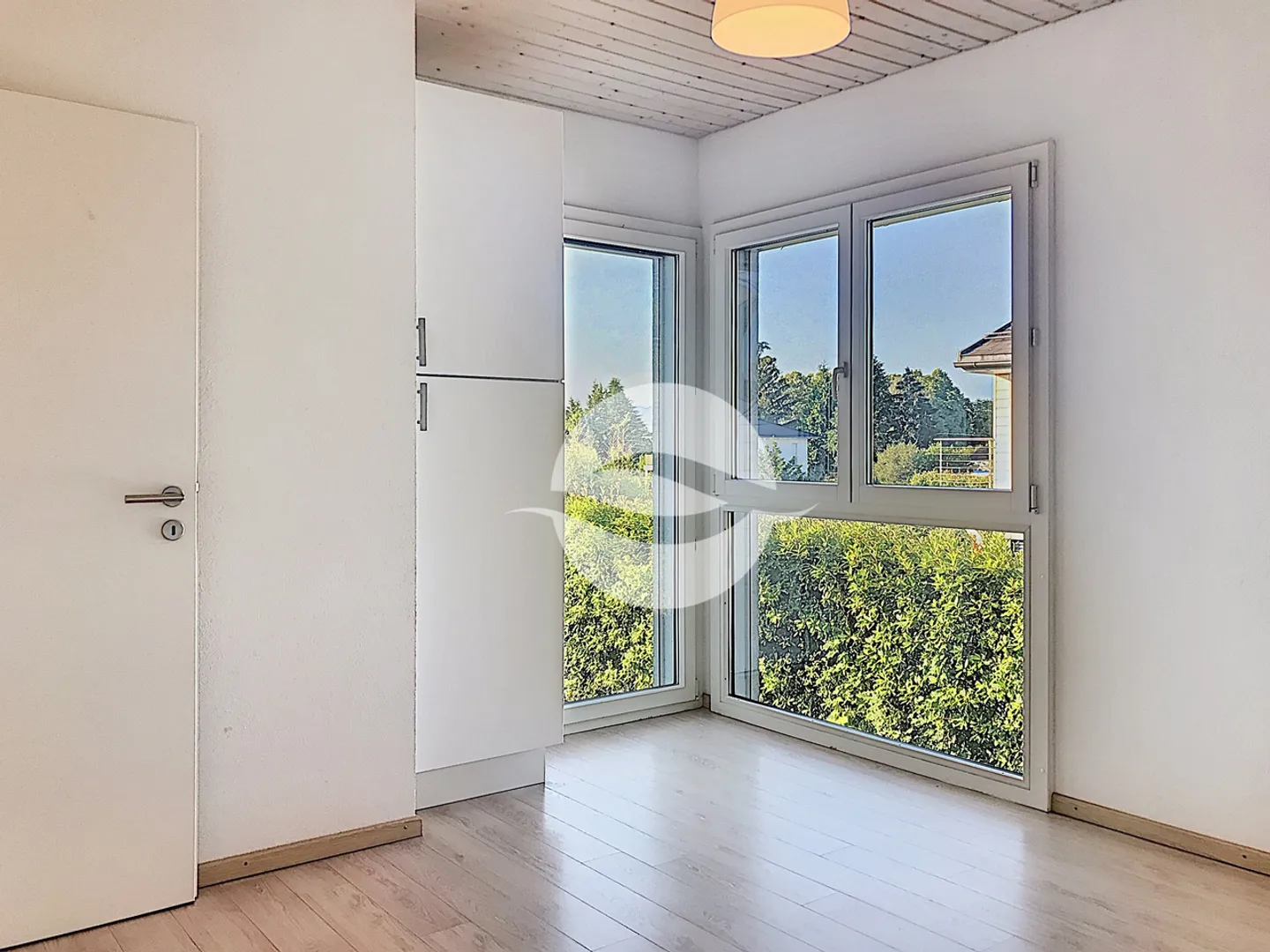 Magnificent individual villa with swimming pool - Photo 17 of 20