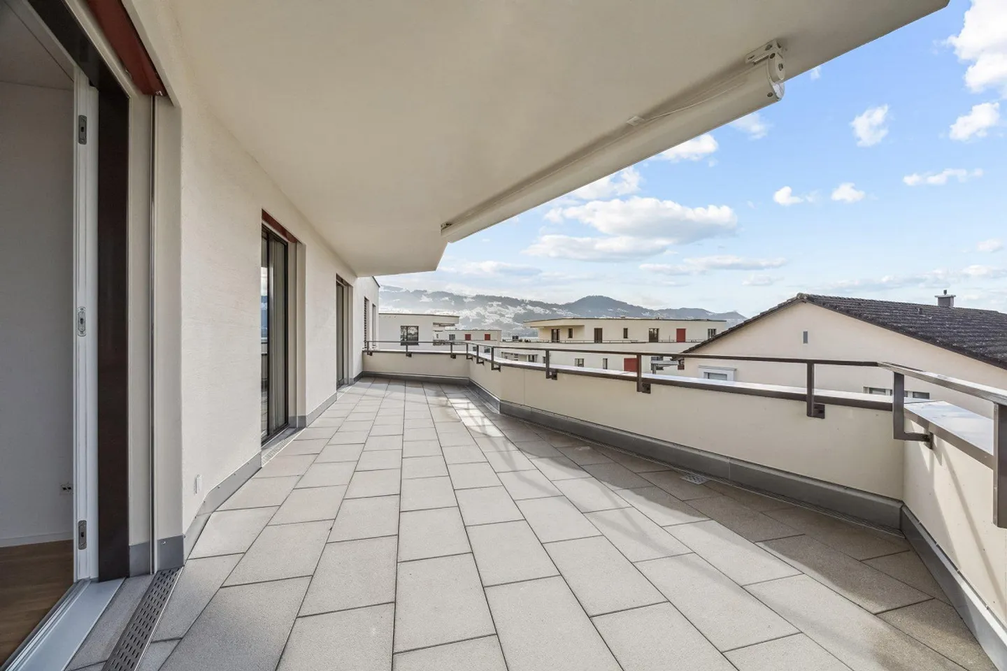 New apartment in a dream location directly on the lakeshore in Rapperswil-Jona - Photo 10 of 11