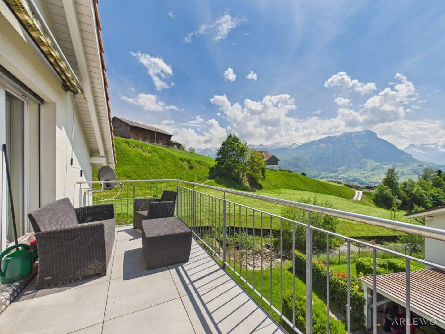 Charmante Dachwohnung in der Natur - Foto 1 von 10
